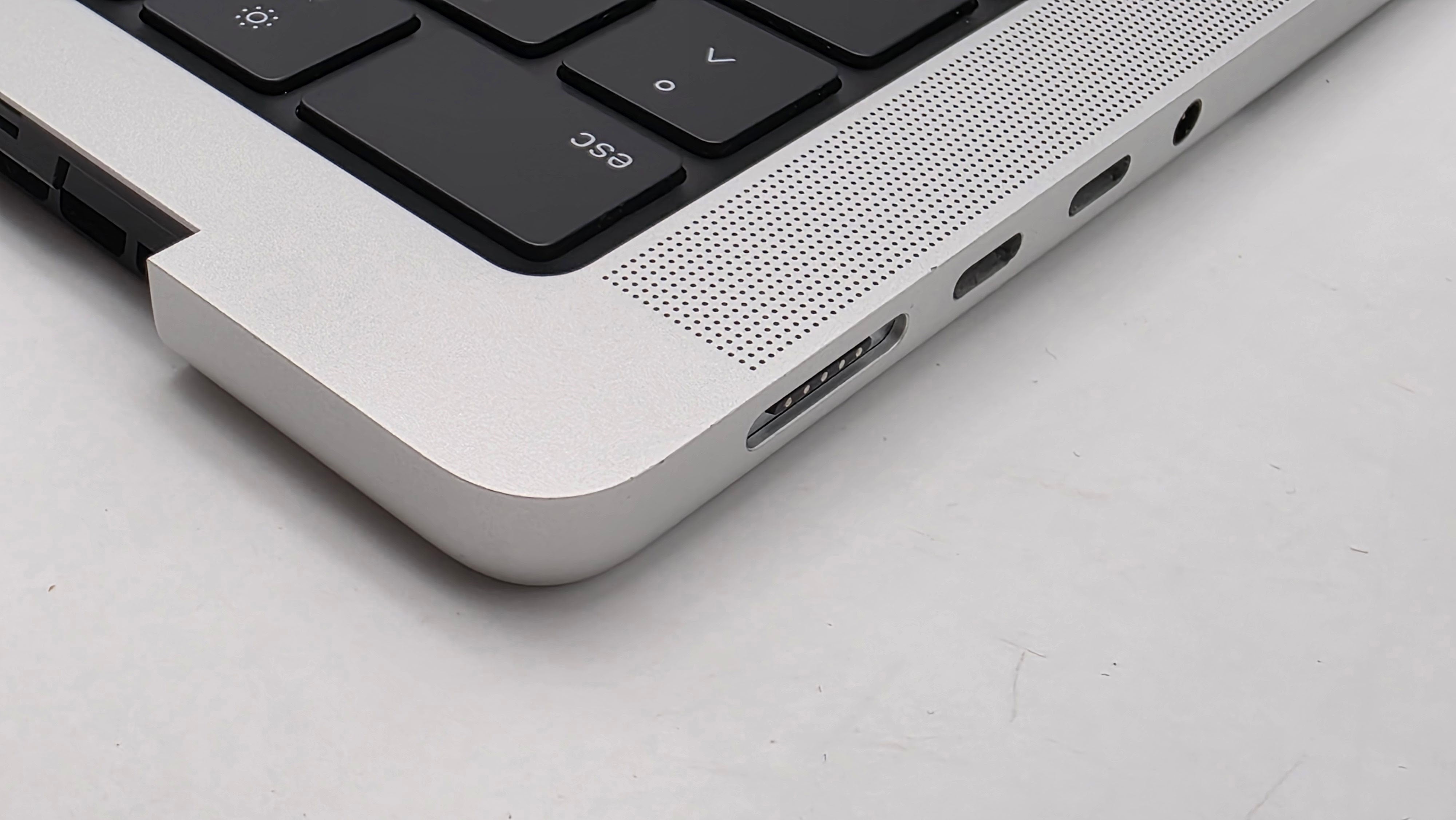 Macbook Pro 14" 2021 A2442 Topcase QWERTZ Tastatur Silber #T916