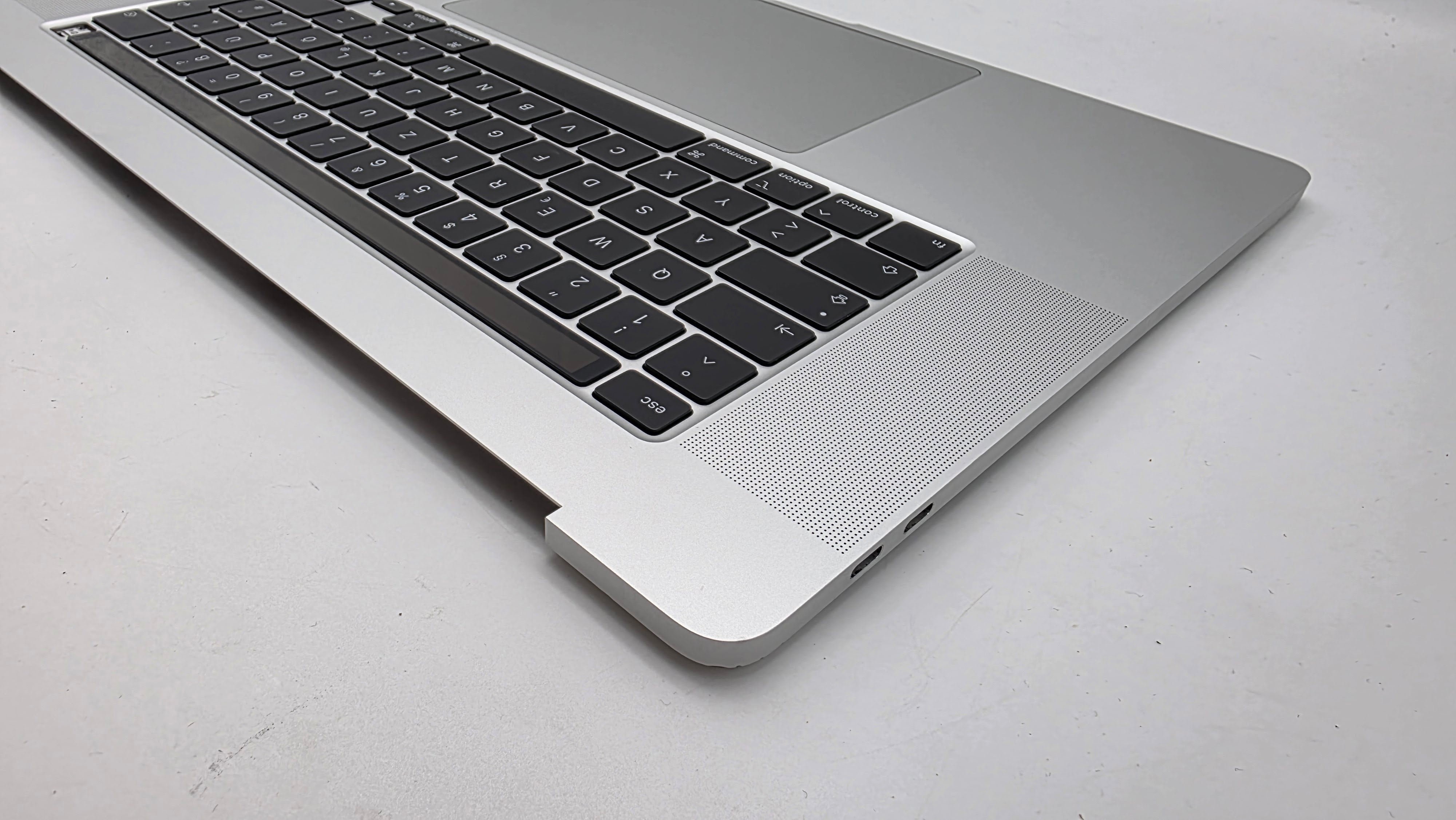 MacBook Pro 16" 2019 A2141 Silber Akku Topcase Tastatur QWERTZ #T918