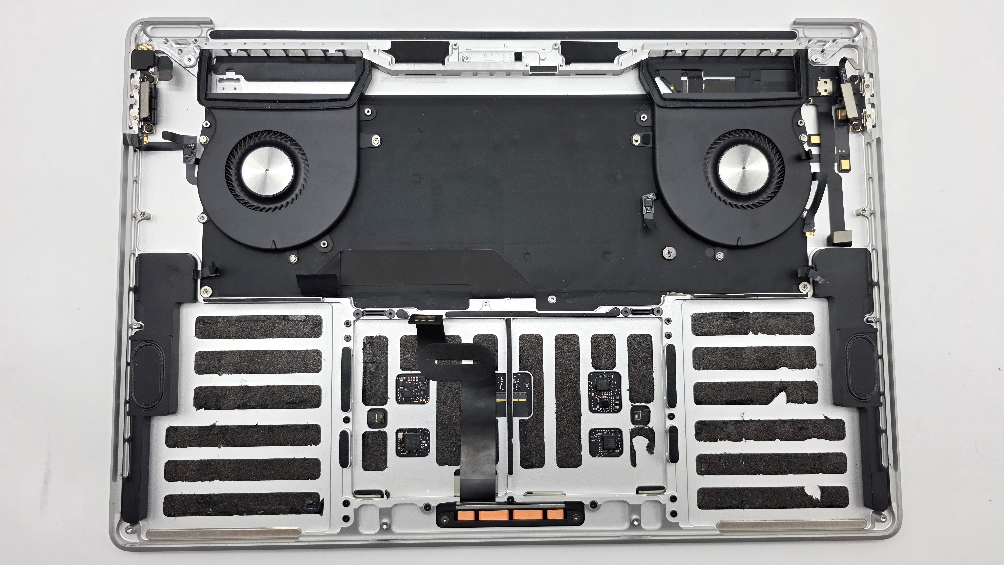MacBook Pro 16" 2019 A2141 Silber Akku Topcase Tastatur QWERTZ #T919