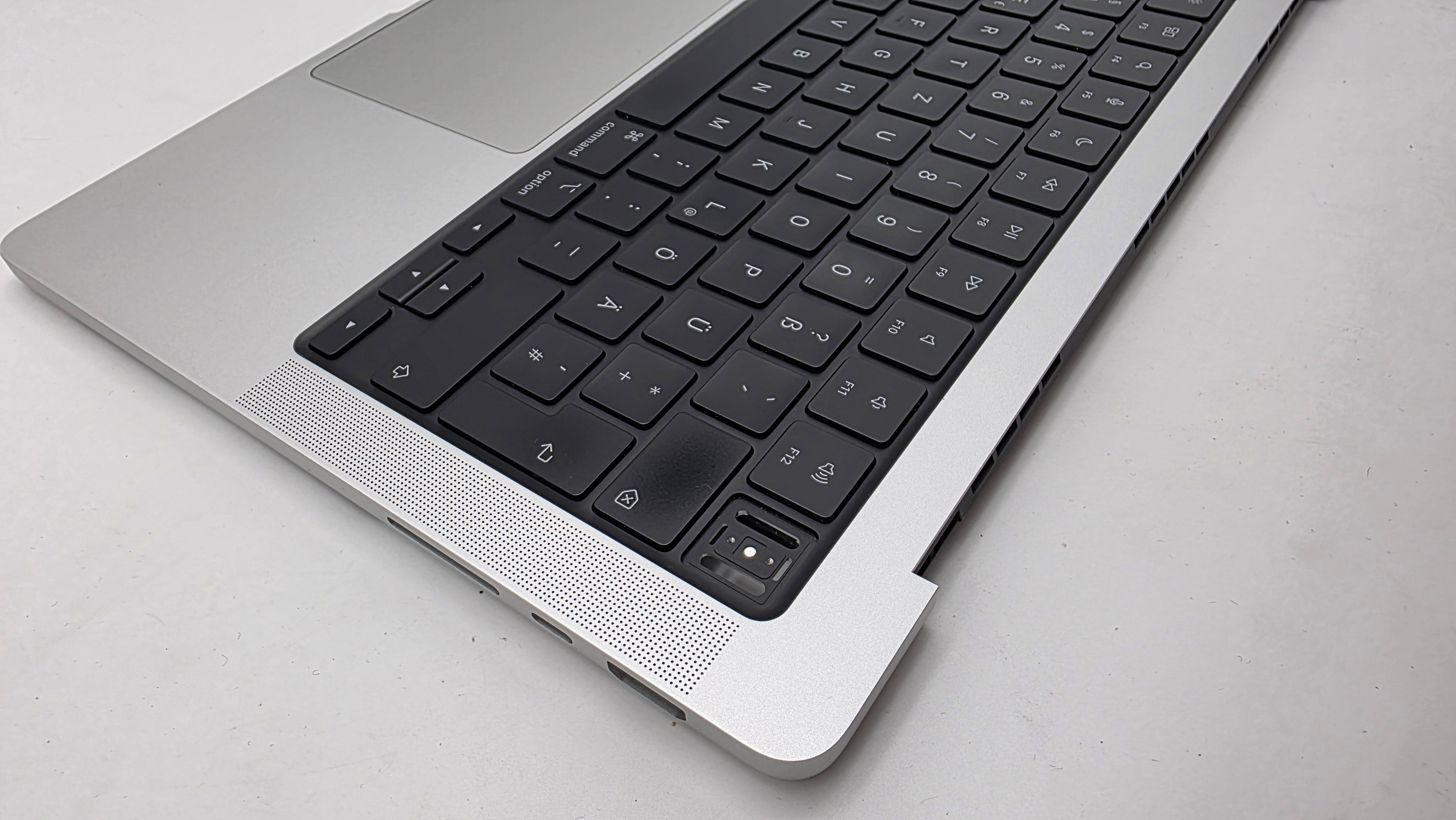 Macbook Pro 14" 2023 A2779 Topcase QWERTZ Tastatur Silber #T951