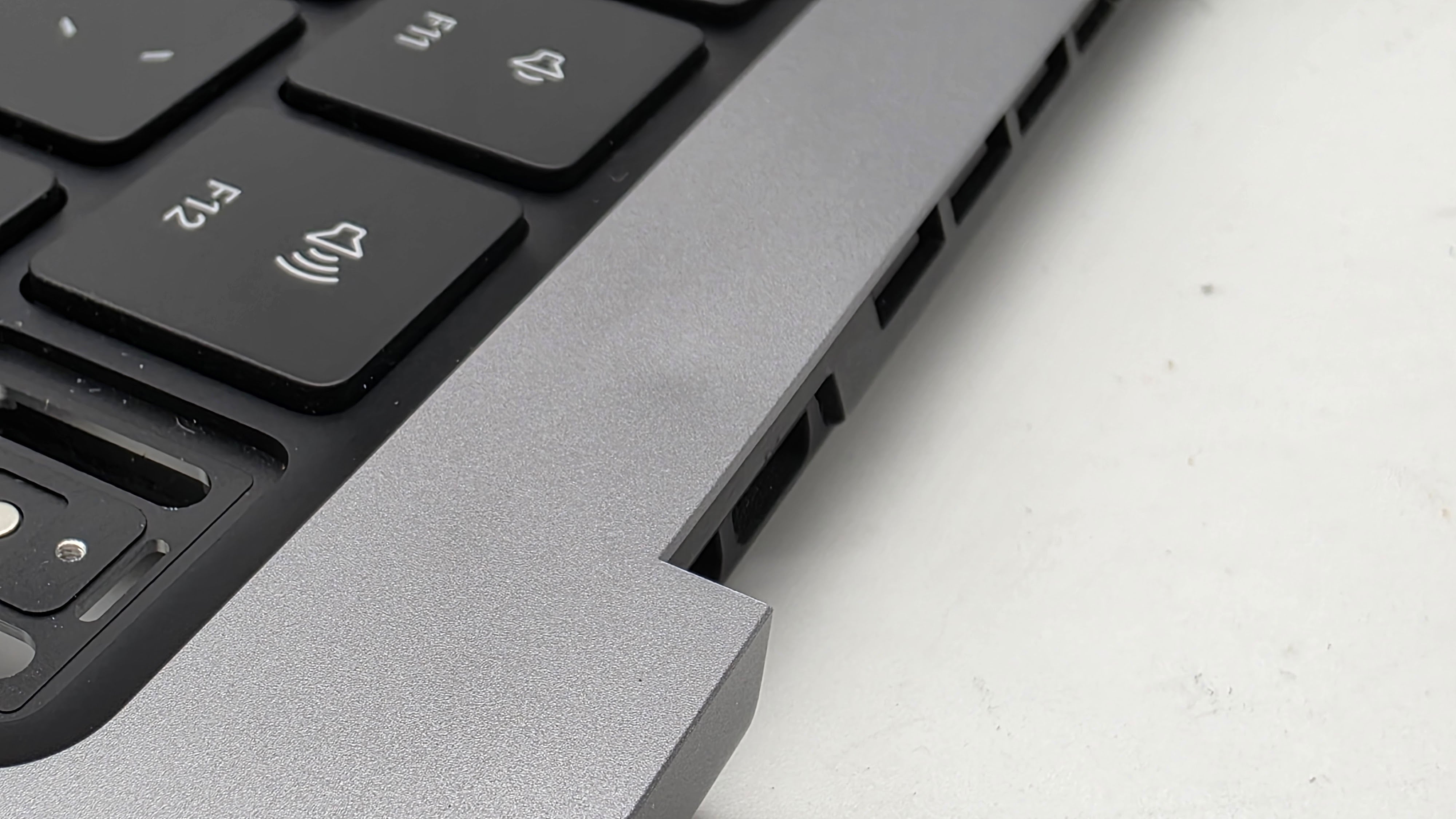 Macbook Pro 14" 2023 A2779 Topcase QWERTZ Tastatur Spacegrau #T956