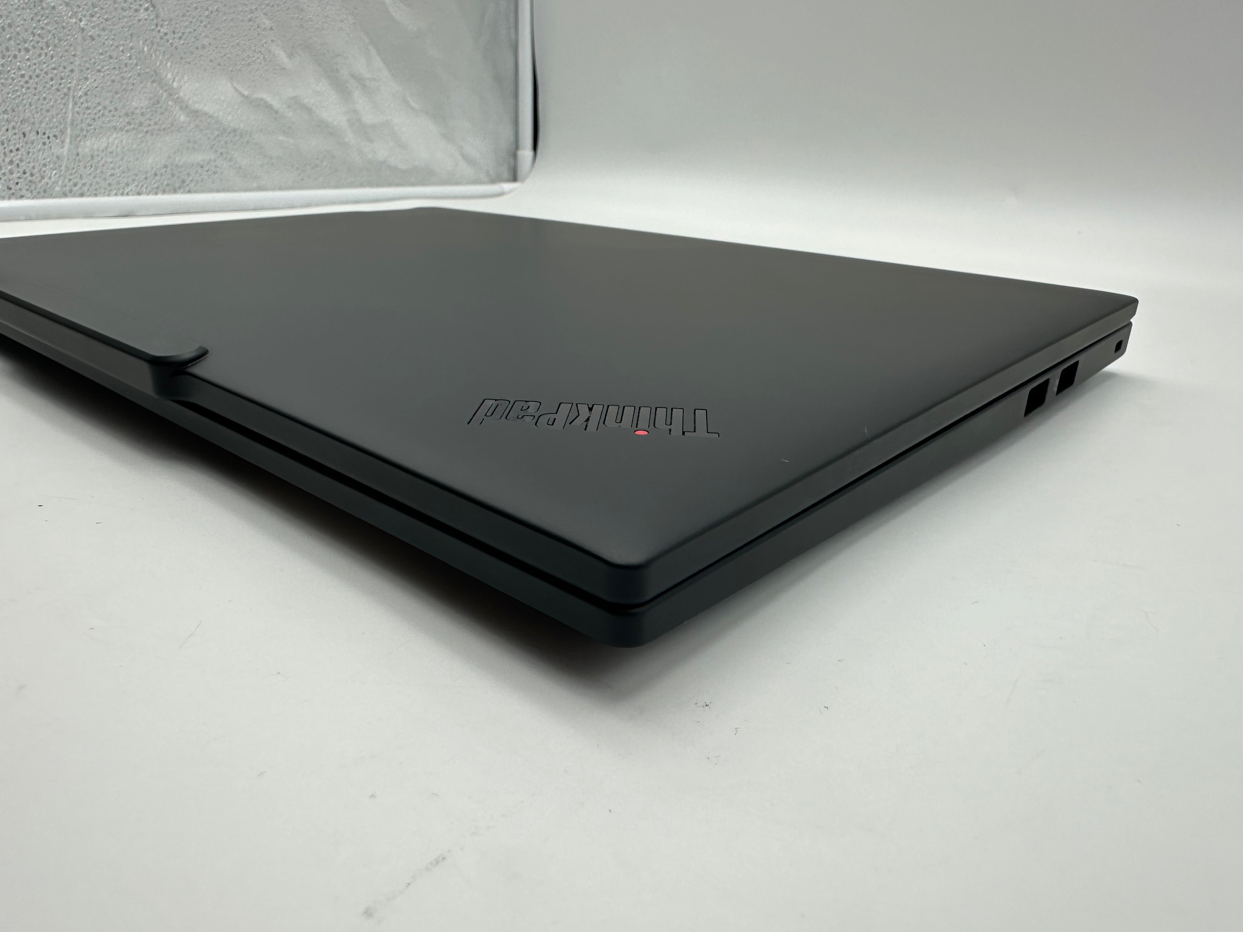 Lenovo ThinkPad T14s Gen 6 14" Snapdragon X Elite X1E-78-100 32GB 1TB
