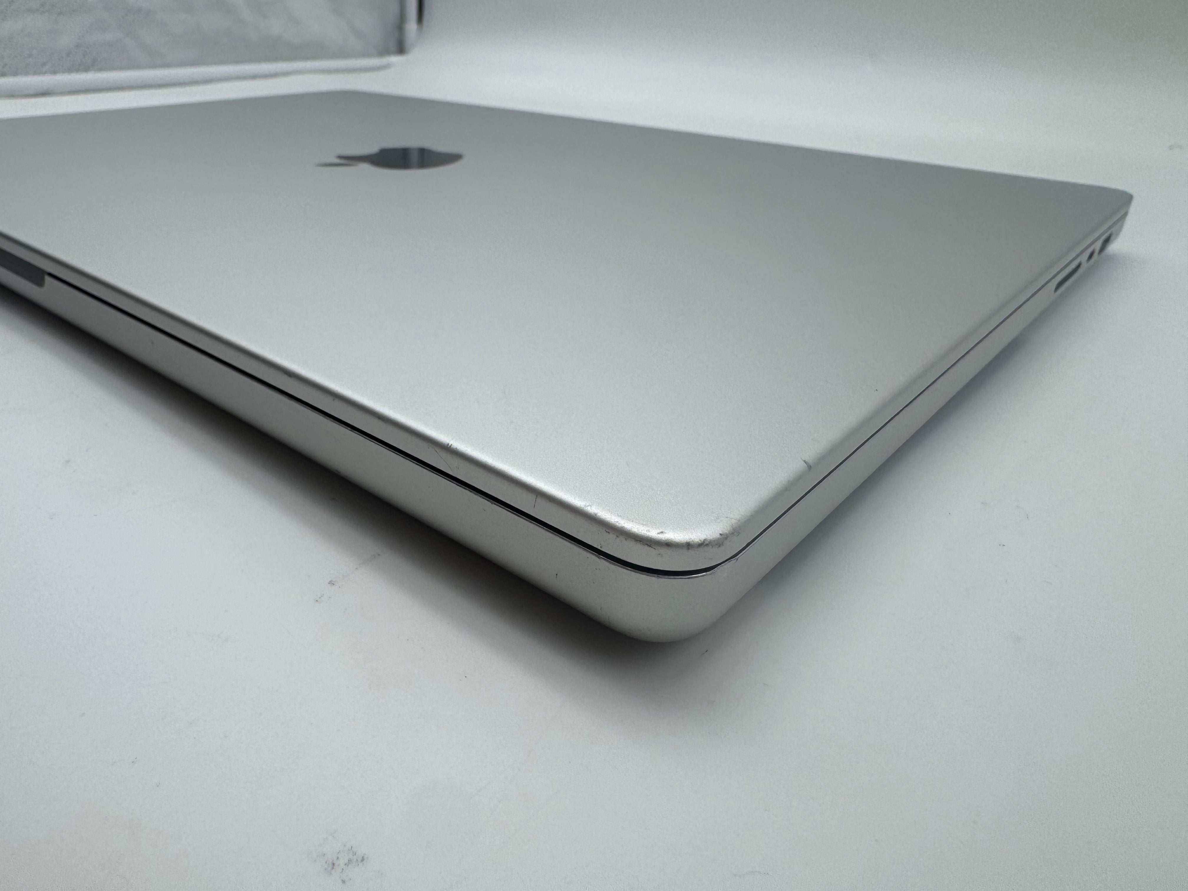 Macbook Pro 16" A2485 M1 Max 64GB 2TB 2021 32-C GPU Silber MwSt.