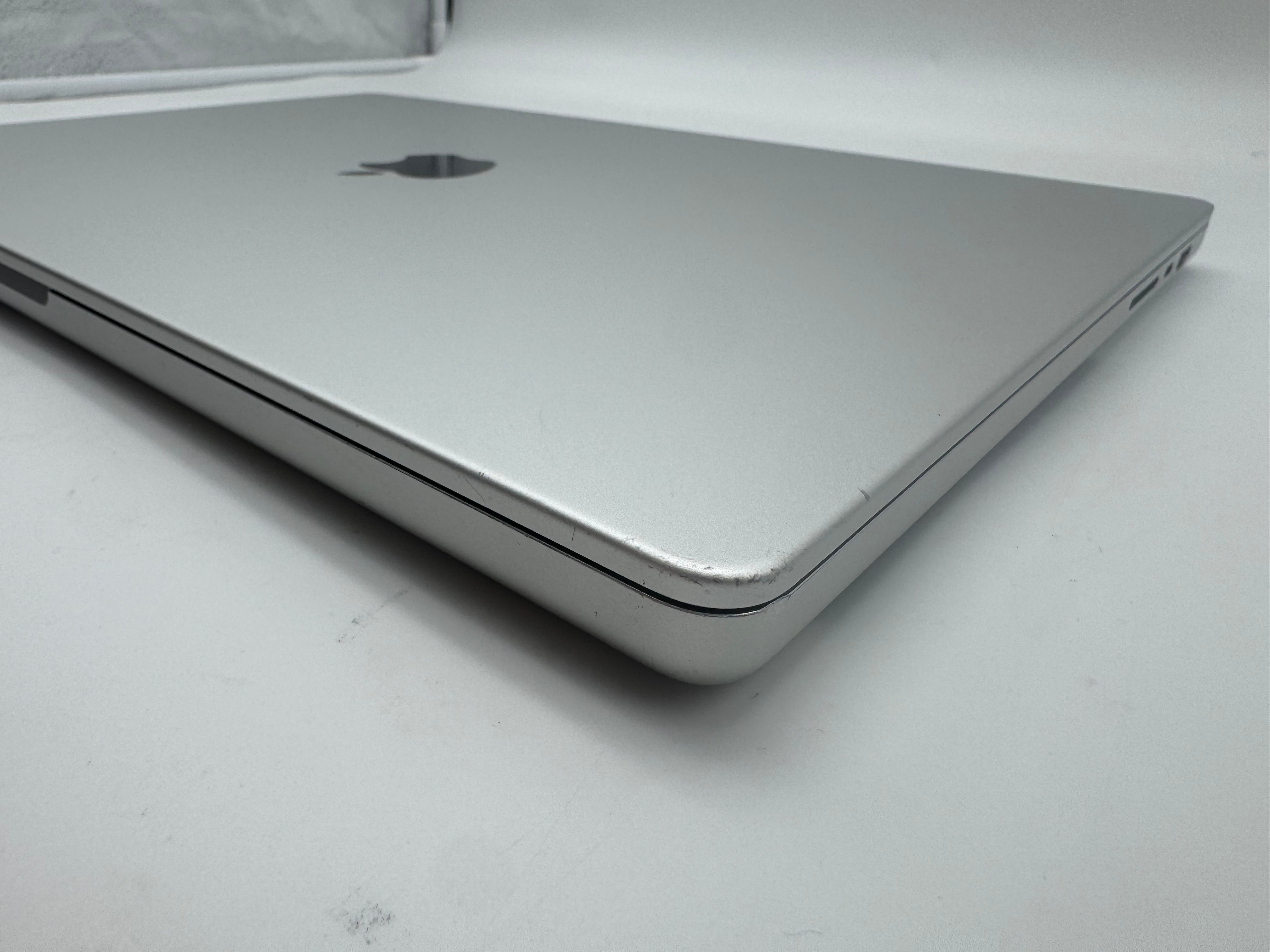Macbook Pro 16" A2485 M1 Max 64GB 2TB 2021 32-C GPU Silber MwSt.