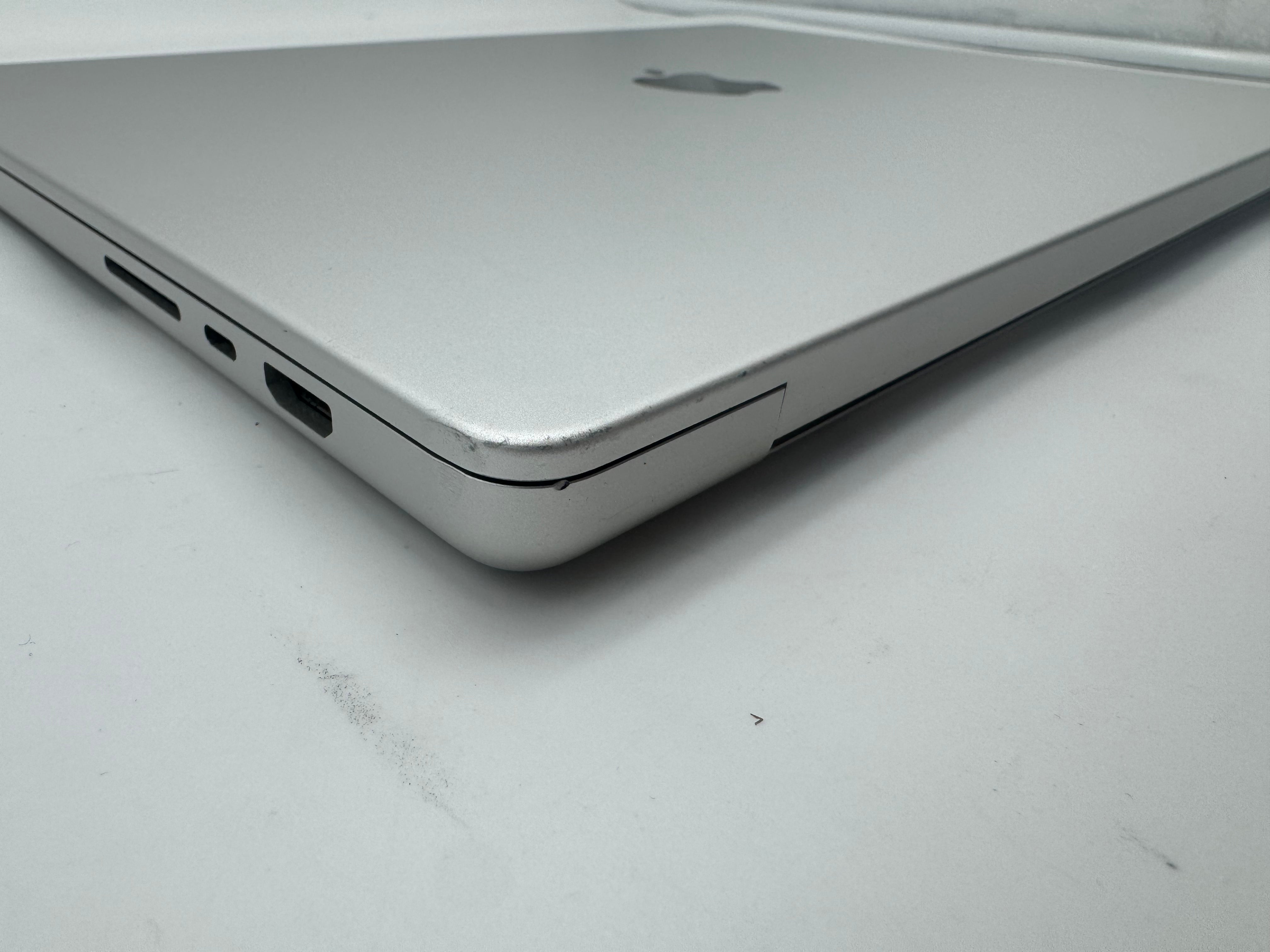 Macbook Pro 16" A2485 M1 Max 64GB 2TB 2021 32-C GPU Silber MwSt.