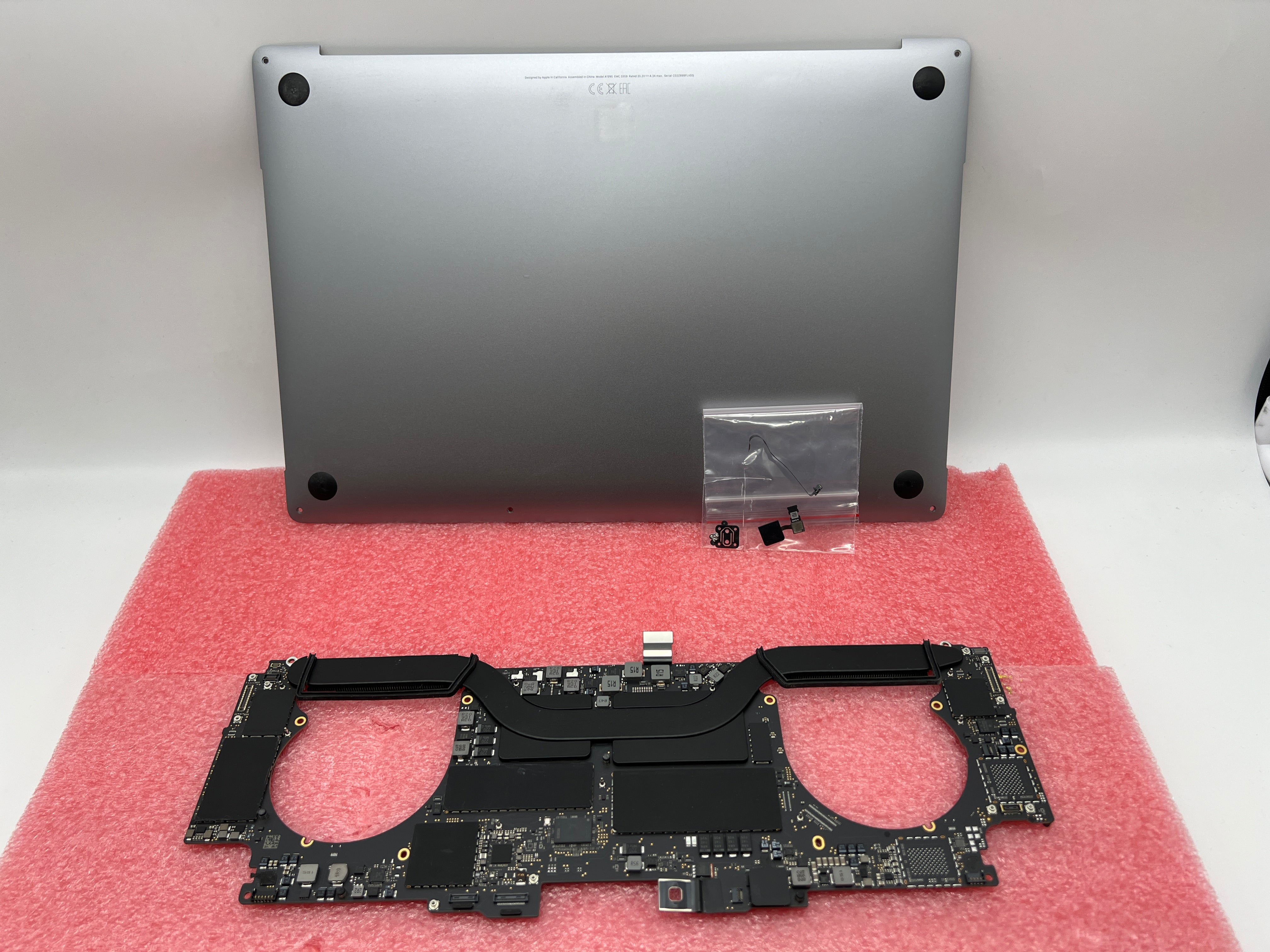 MacBook Pro 15" 2019 A1990 2,6 GHz 16 GB i7 512GB Logicboard Mainboard #M165