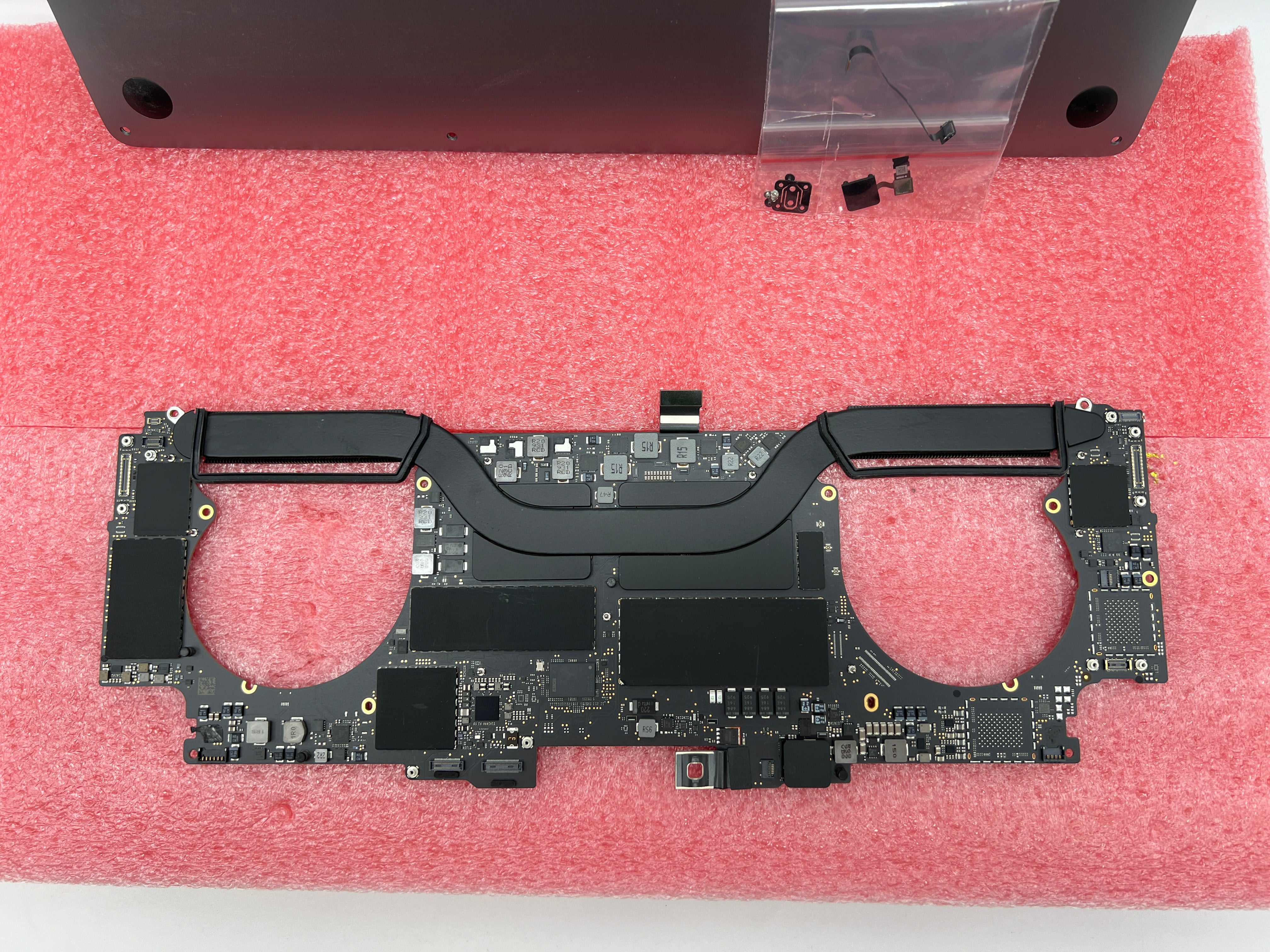 MacBook Pro 15" 2019 A1990 2,6 GHz 16 GB i7 512GB Logicboard Mainboard #M165