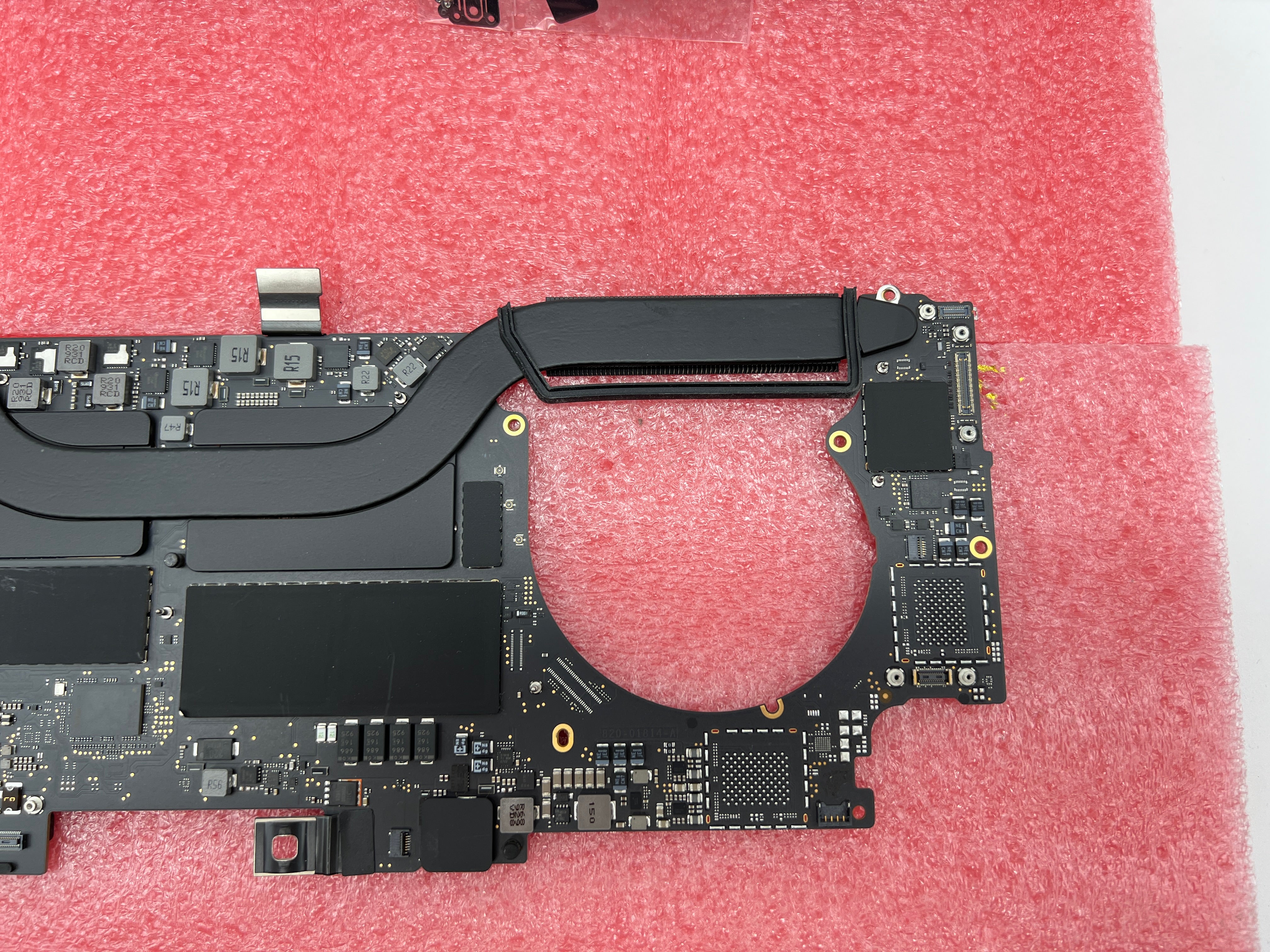 MacBook Pro 15" 2019 A1990 2,6 GHz 16 GB i7 512GB Logicboard Mainboard #M165