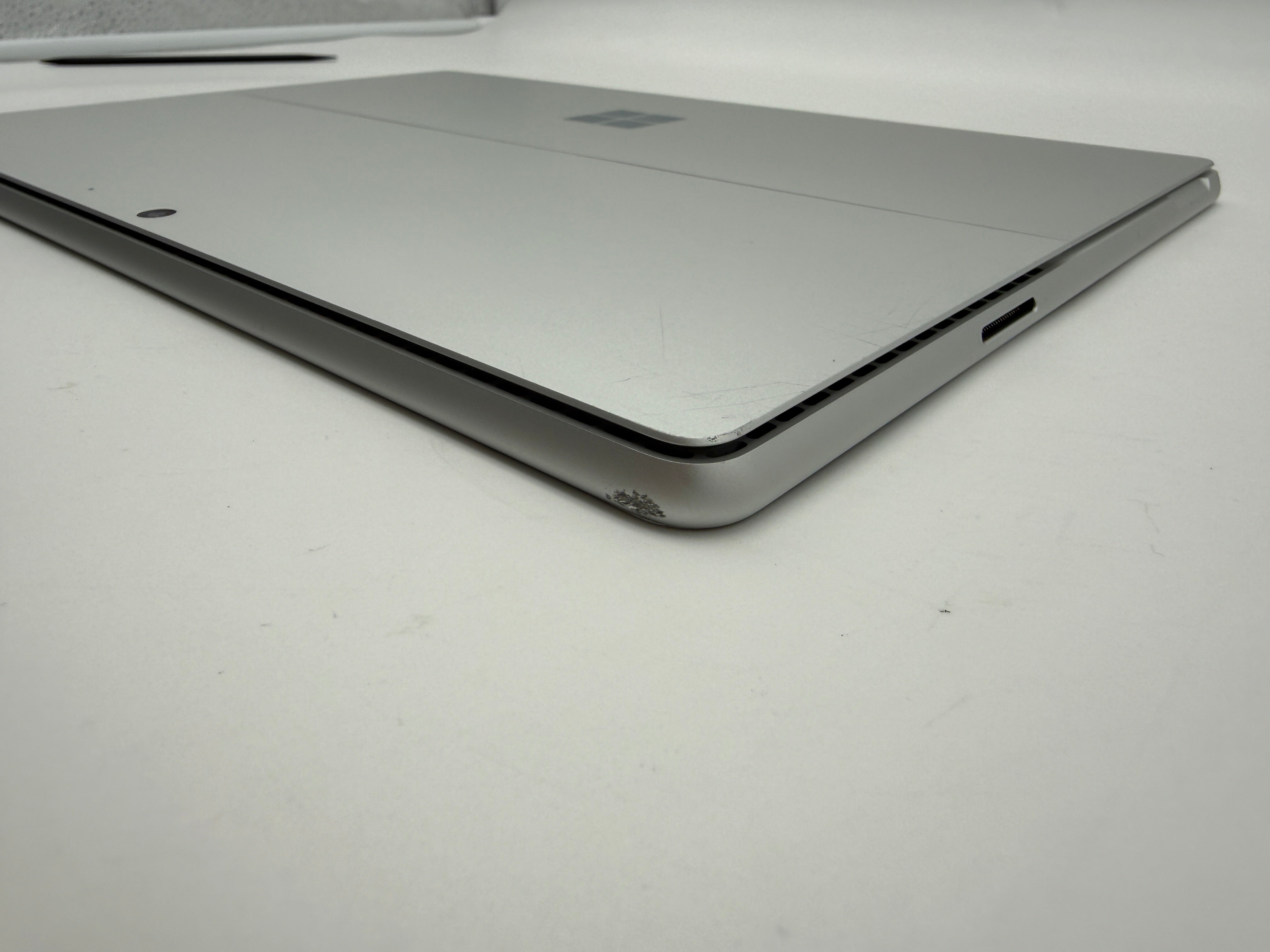 Microsoft Surface Pro 9 Tablet 13 Zoll i5-1235U 8GB 256GB MwSt.