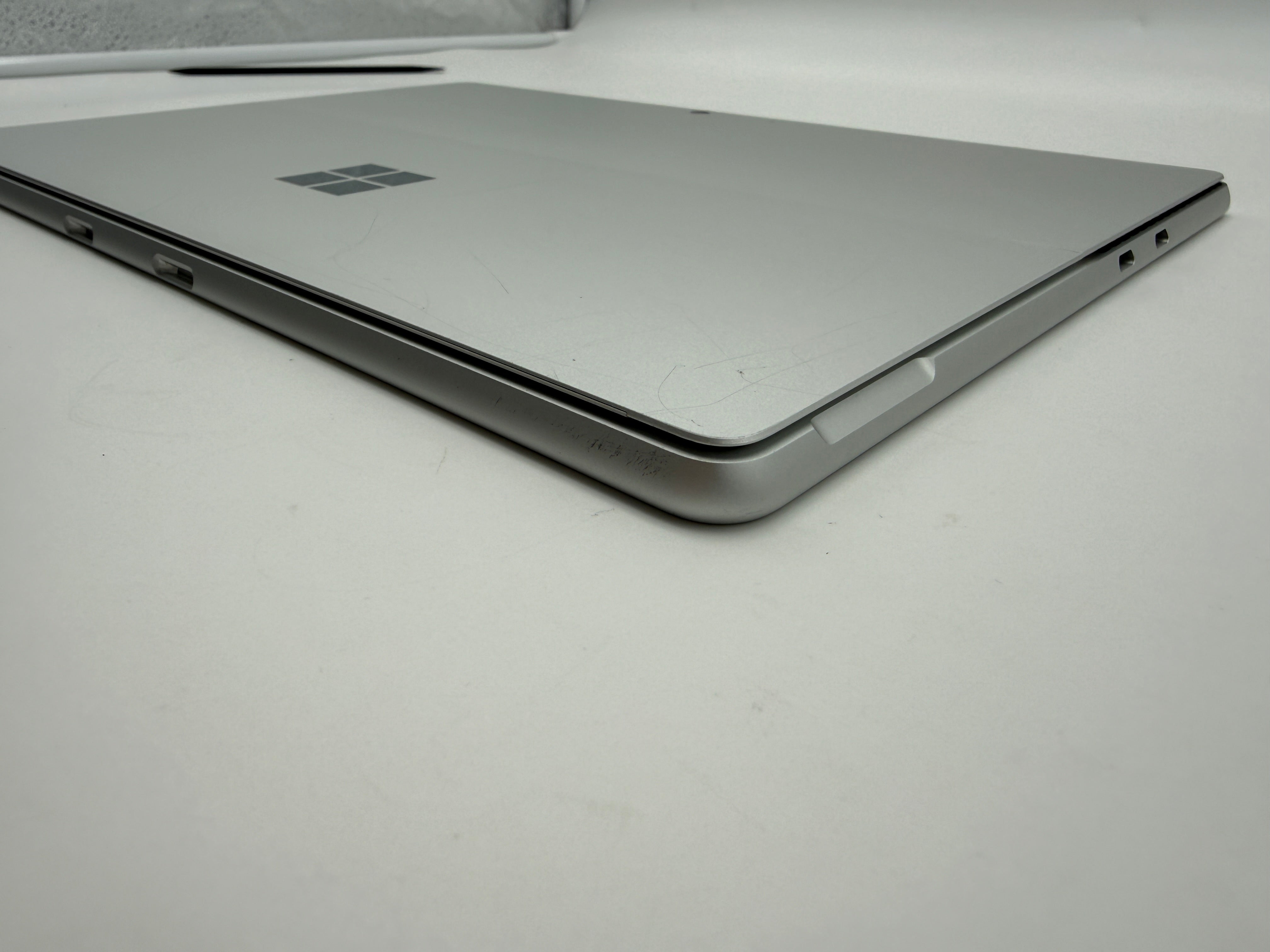 Microsoft Surface Pro 9 Tablet 13 Zoll i5-1235U 8GB 256GB MwSt.