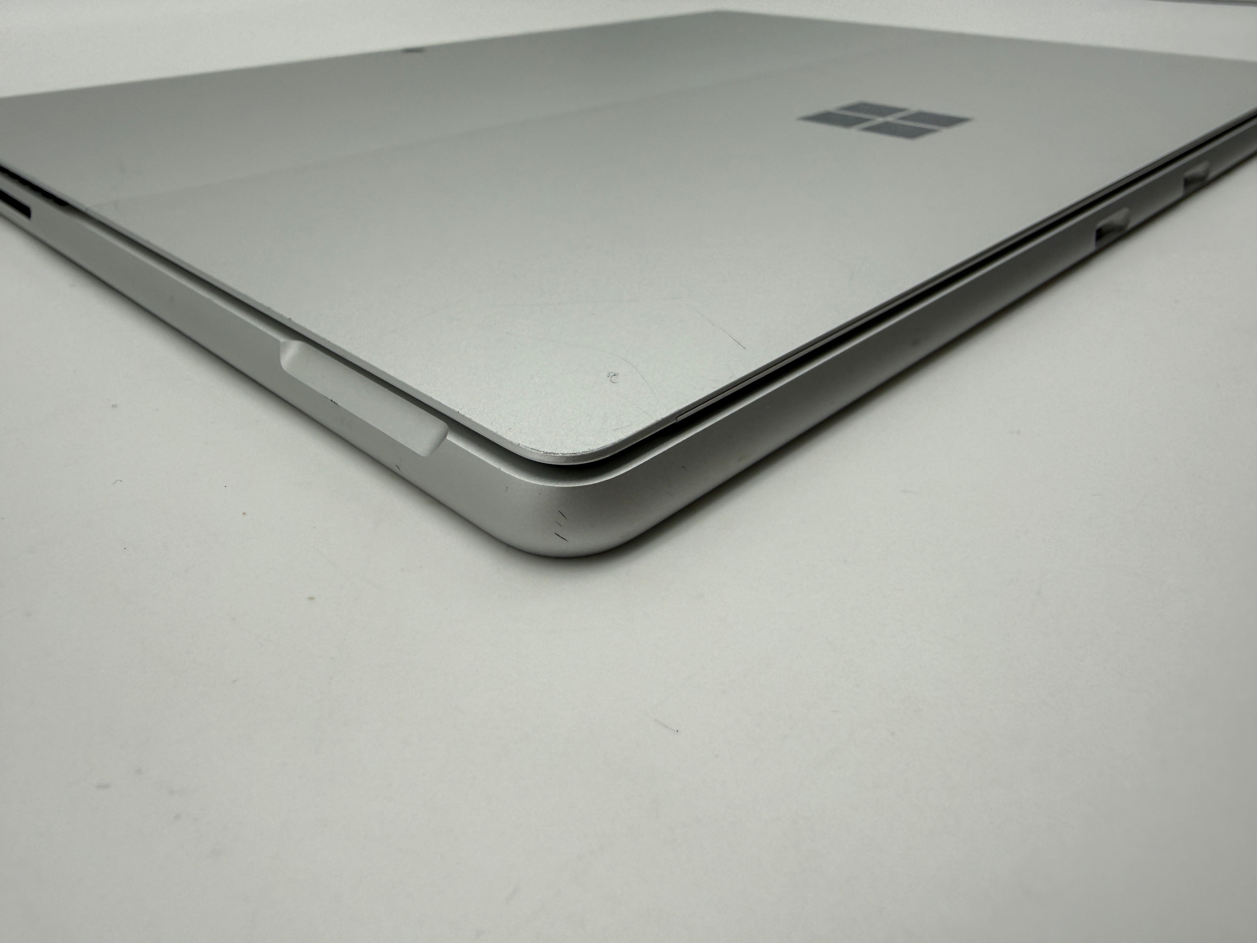 Microsoft Surface Pro 9 Tablet 13 Zoll i5-1235U 8GB 256GB MwSt.