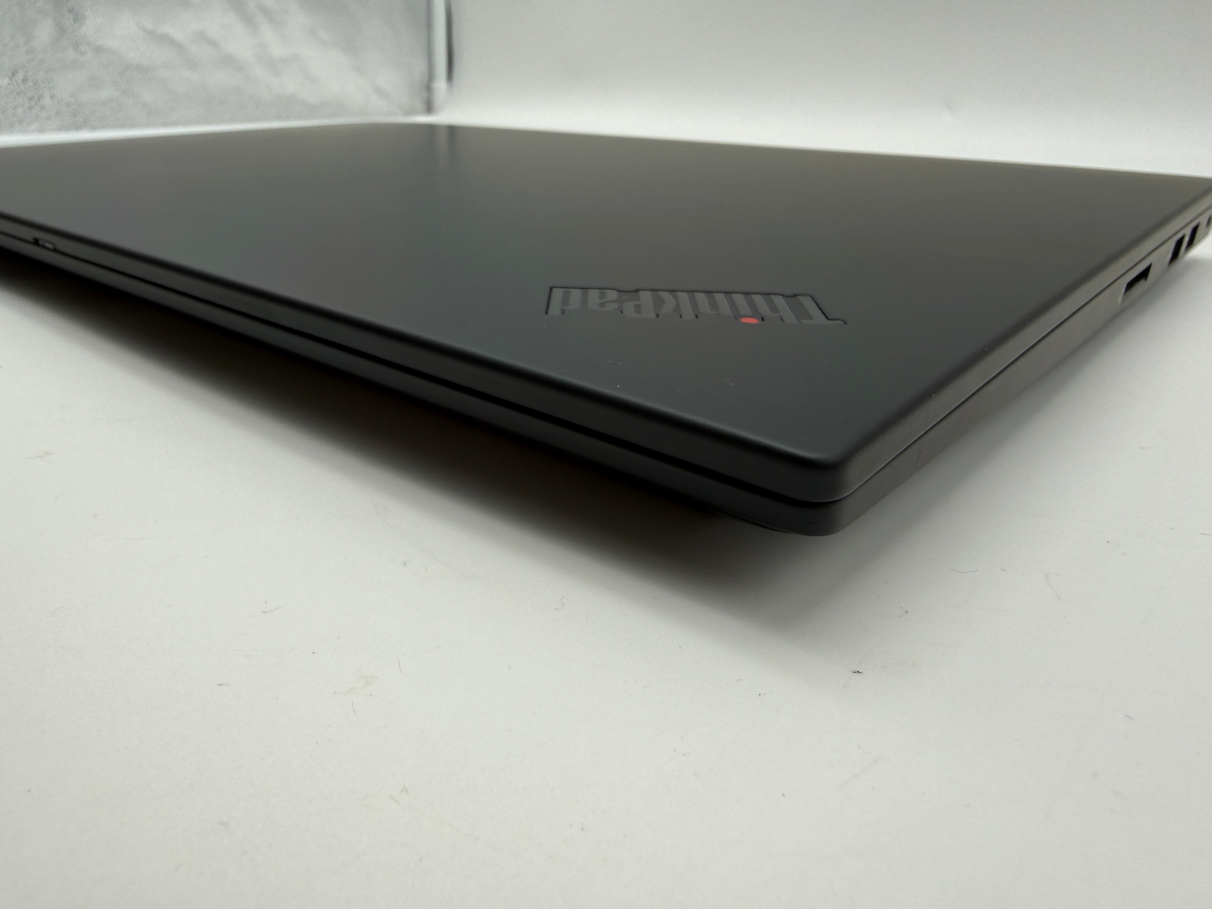 Lenovo Thinkpad P1 G4 Notebook i7-11800H 2,3 GHz 16GB 512GB SSD Deutsch MwSt.