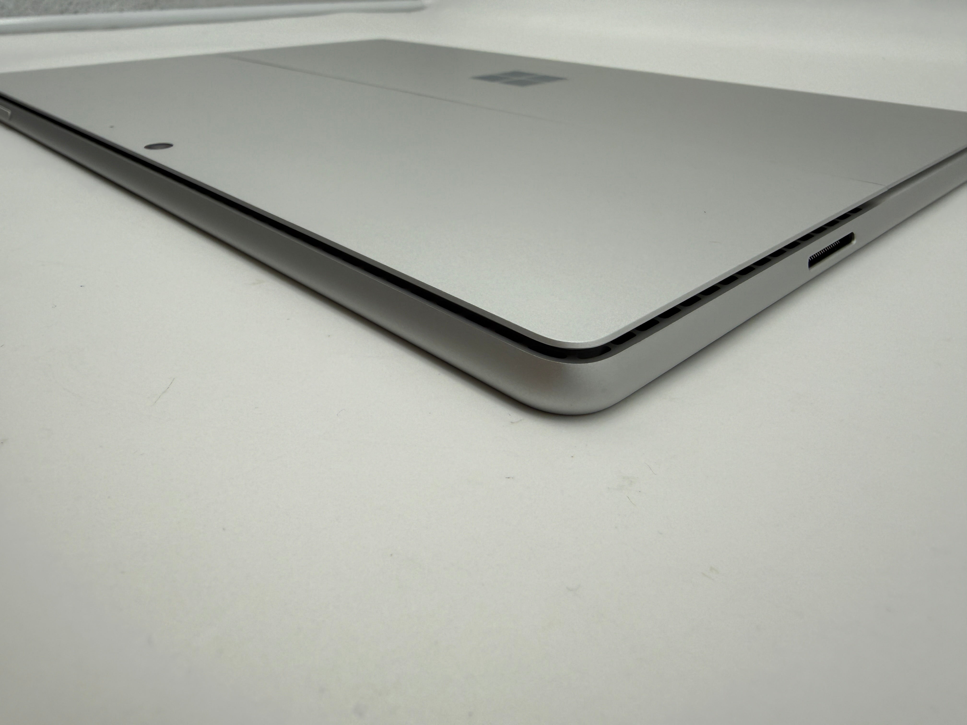 Microsoft Surface Pro 9 Tablet 13 Zoll i7-1255U 2,6GHz 16GB 1TB MwSt.