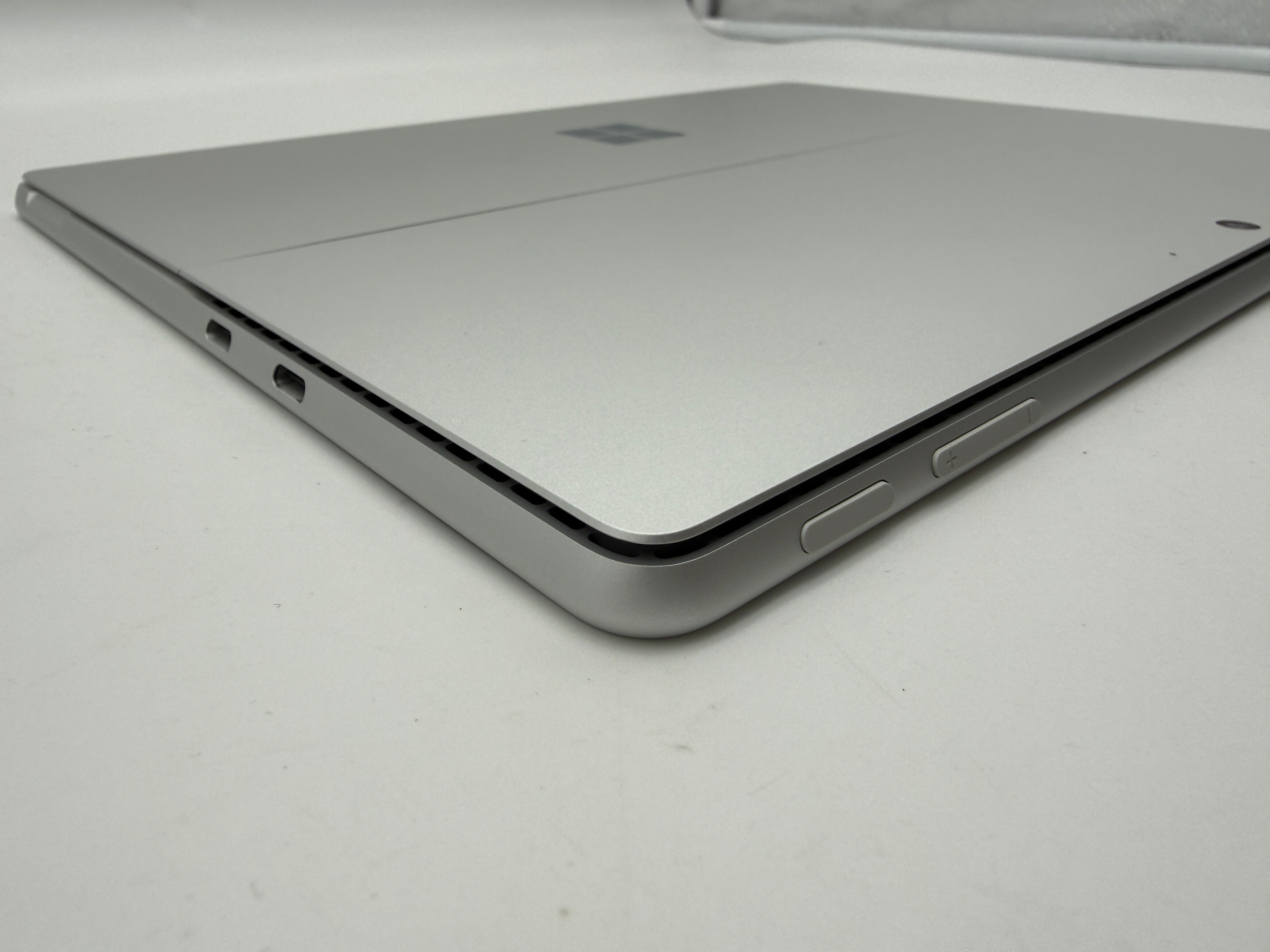 Microsoft Surface Pro 9 Tablet 13 Zoll i7-1255U 2,6GHz 16GB 1TB MwSt.
