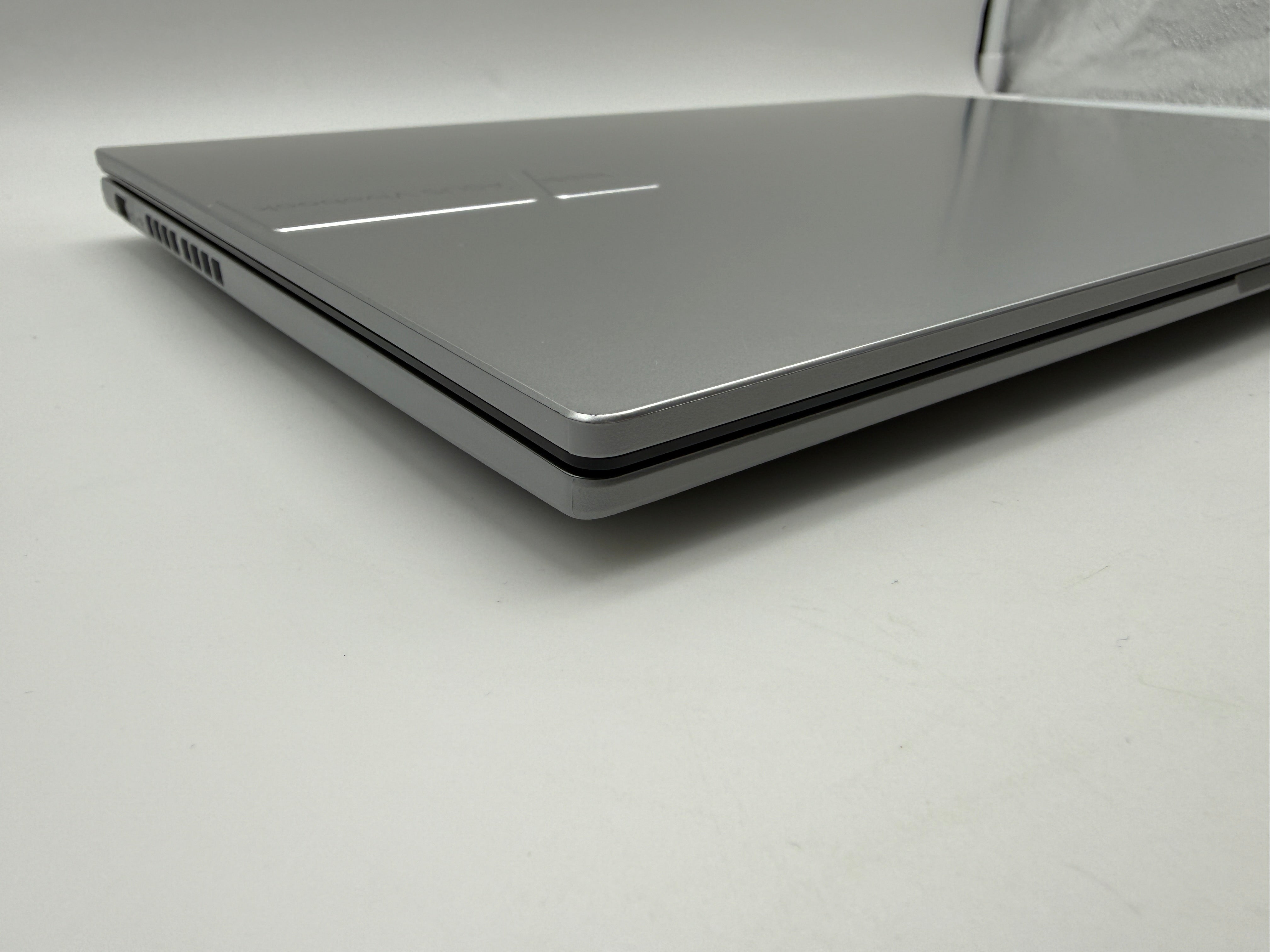 Asus Vivobook X1502VA i5 13500H 2,6GHz 16GB 512GB Silber MwSt.