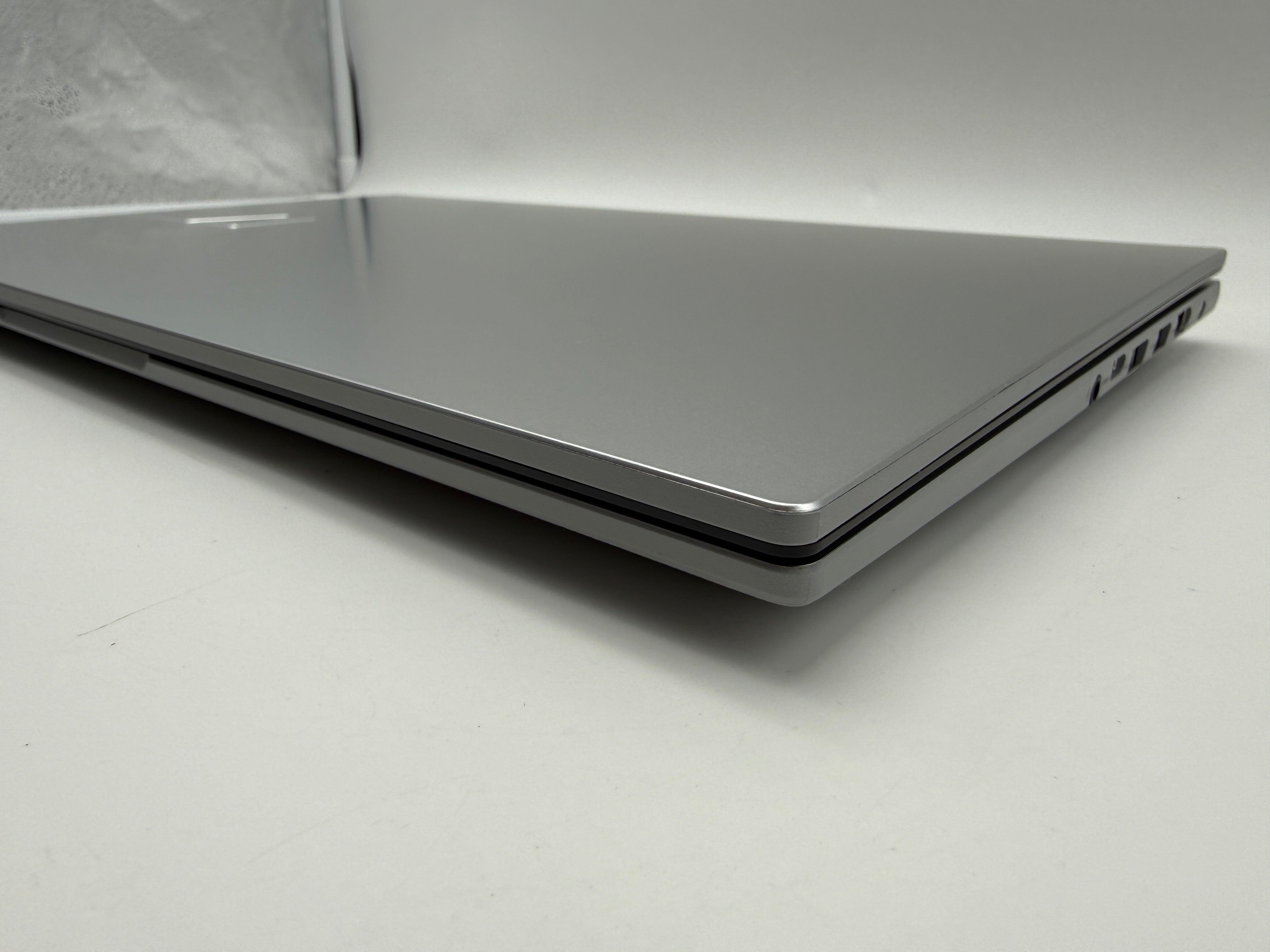 Asus Vivobook X1502VA i5 13500H 2,6GHz 16GB 512GB Silber MwSt.