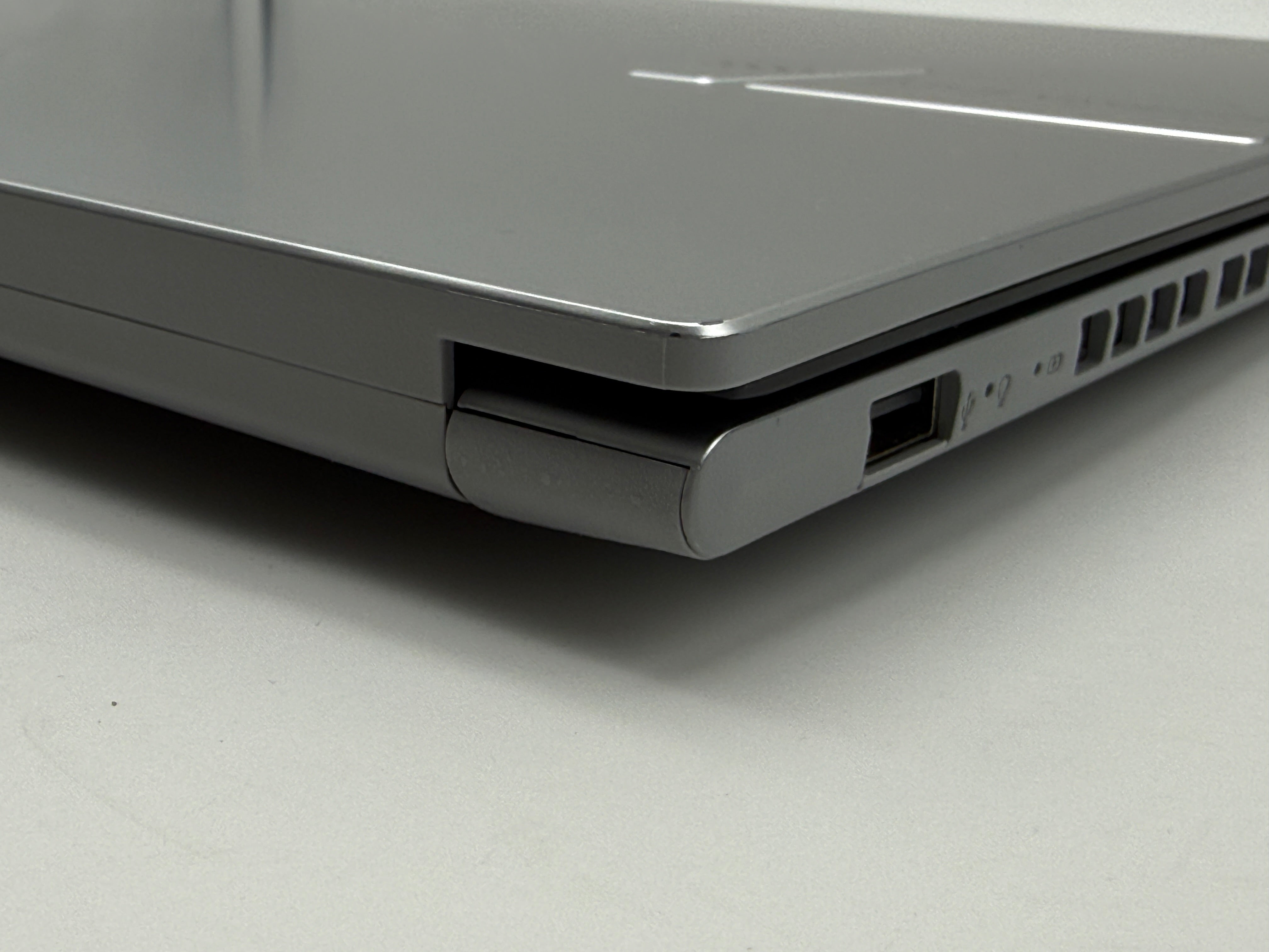 Asus Vivobook X1502VA i5 13500H 2,6GHz 16GB 512GB Silber MwSt.