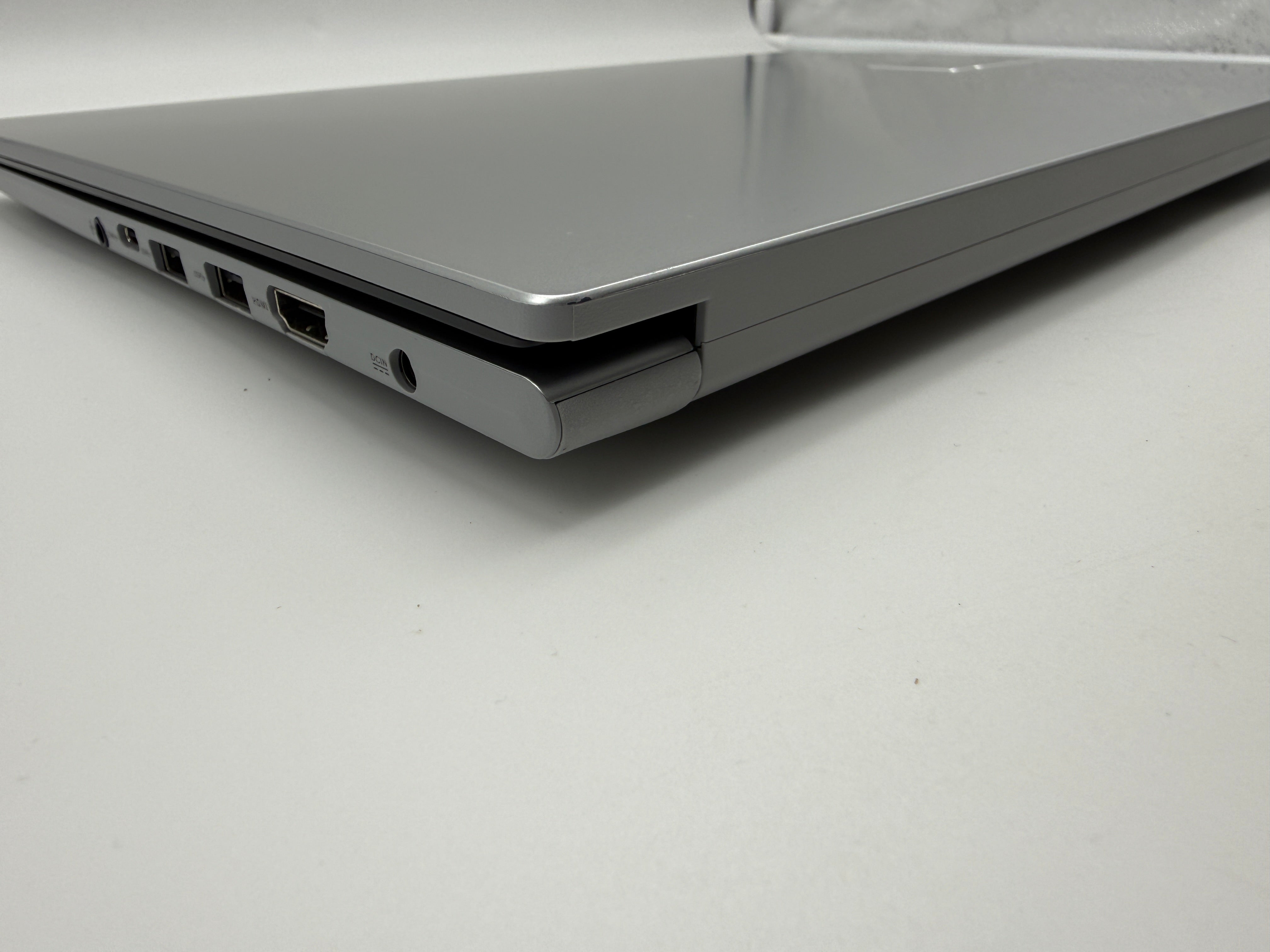 Asus Vivobook X1502VA i5 13500H 2,6GHz 16GB 512GB Silber MwSt.