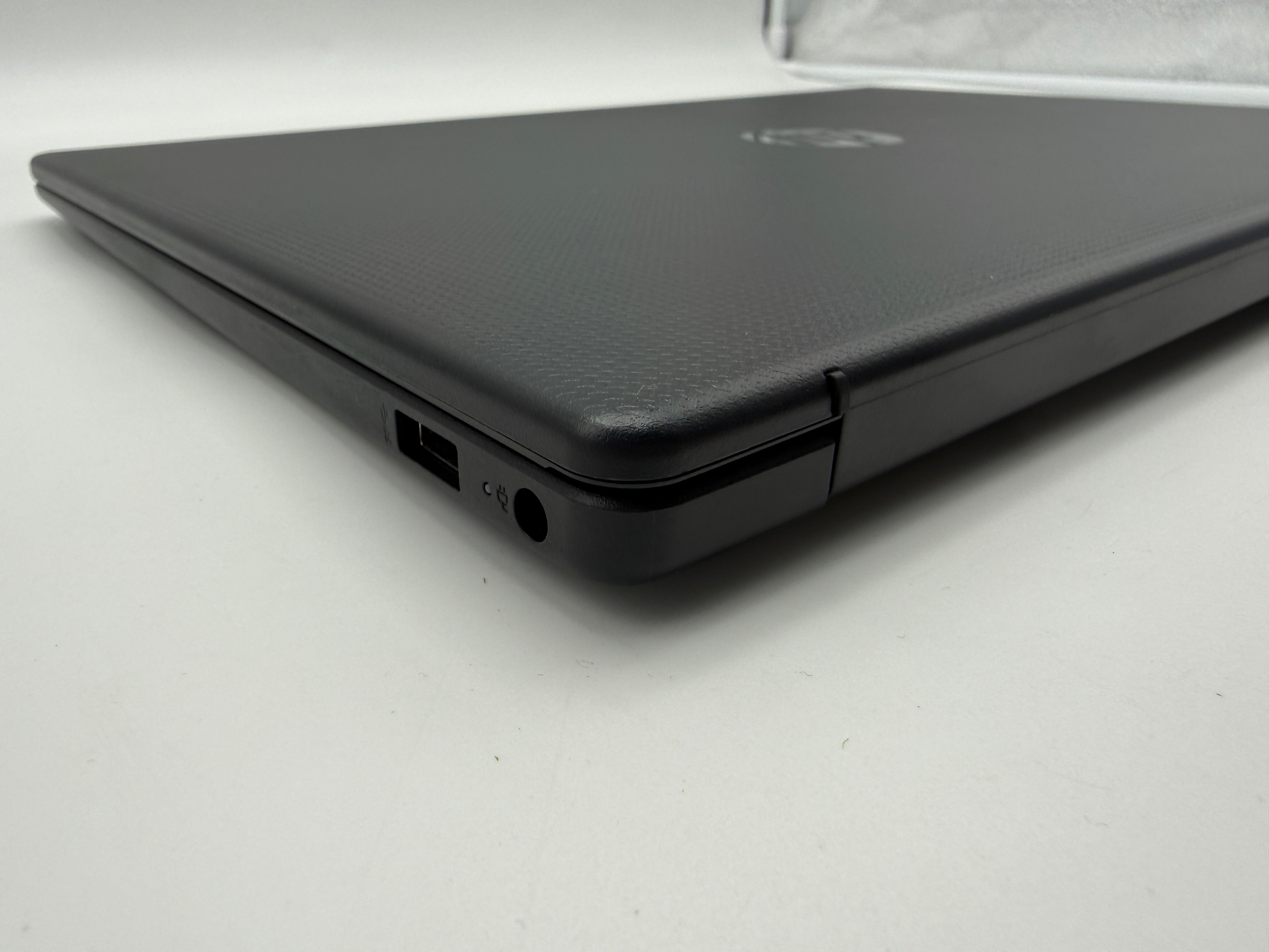 HP 15-fc0035ng Laptop AMD Ryzen 3 7320U 8GB 256GB SSD 100% Akku MwSt.