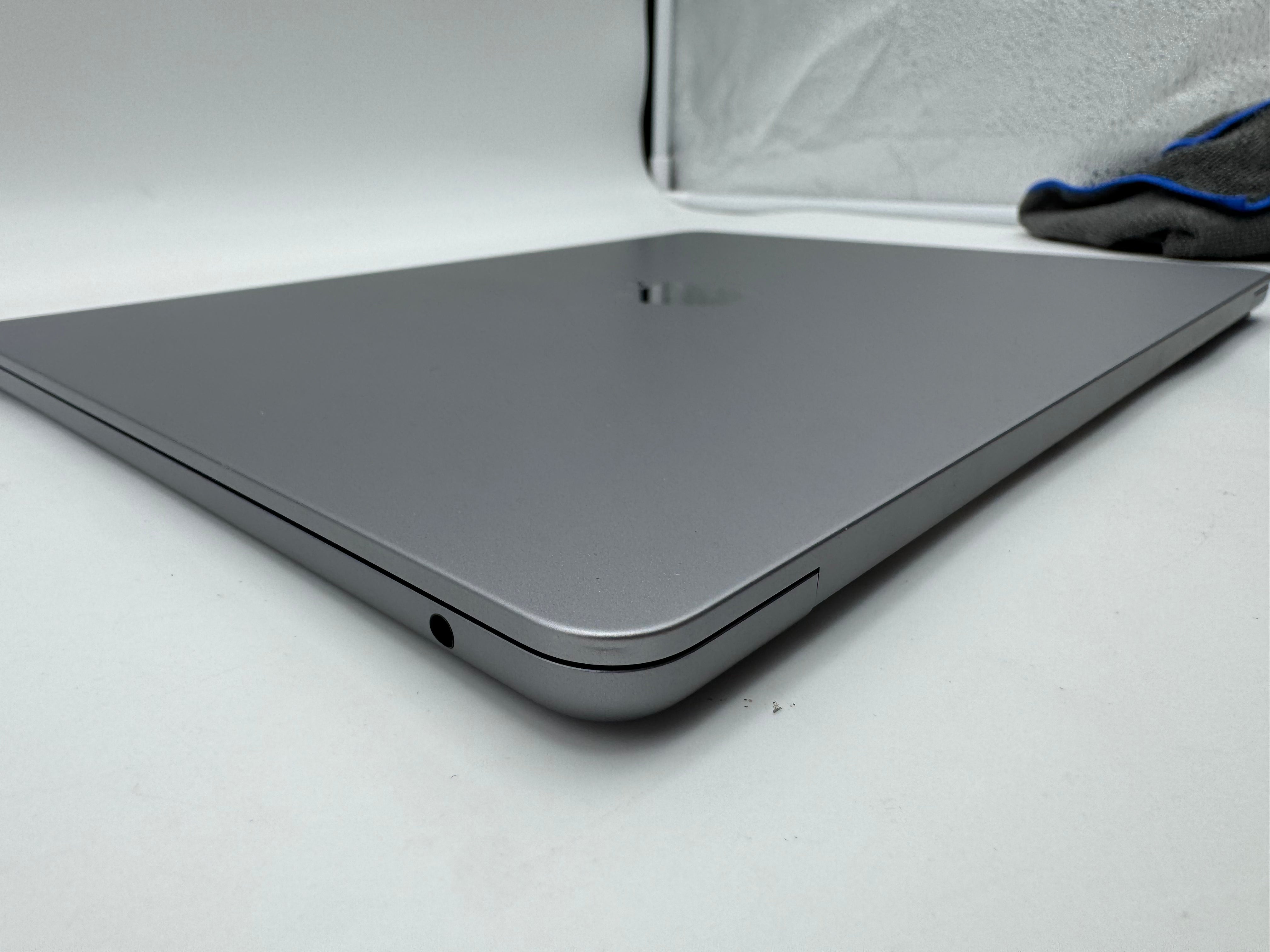 Apple MacBook Air 13,6“ M2 8C CPU 8C GPU 256 GB SSD 8 GB 2022 Spacegrau PS351