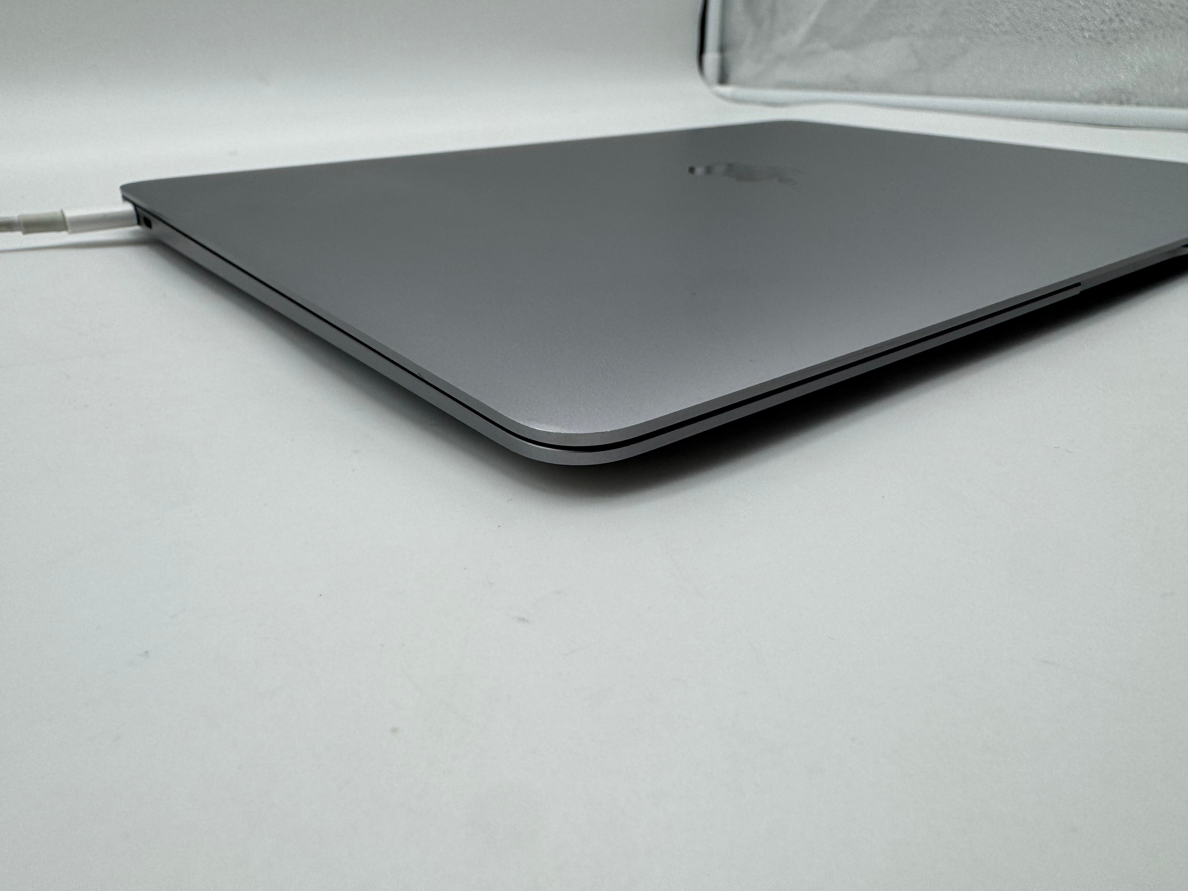 Macbook Air 13" A2337 M1 8GB 256GB Spacegrau 2020 #PS379 MwSt.