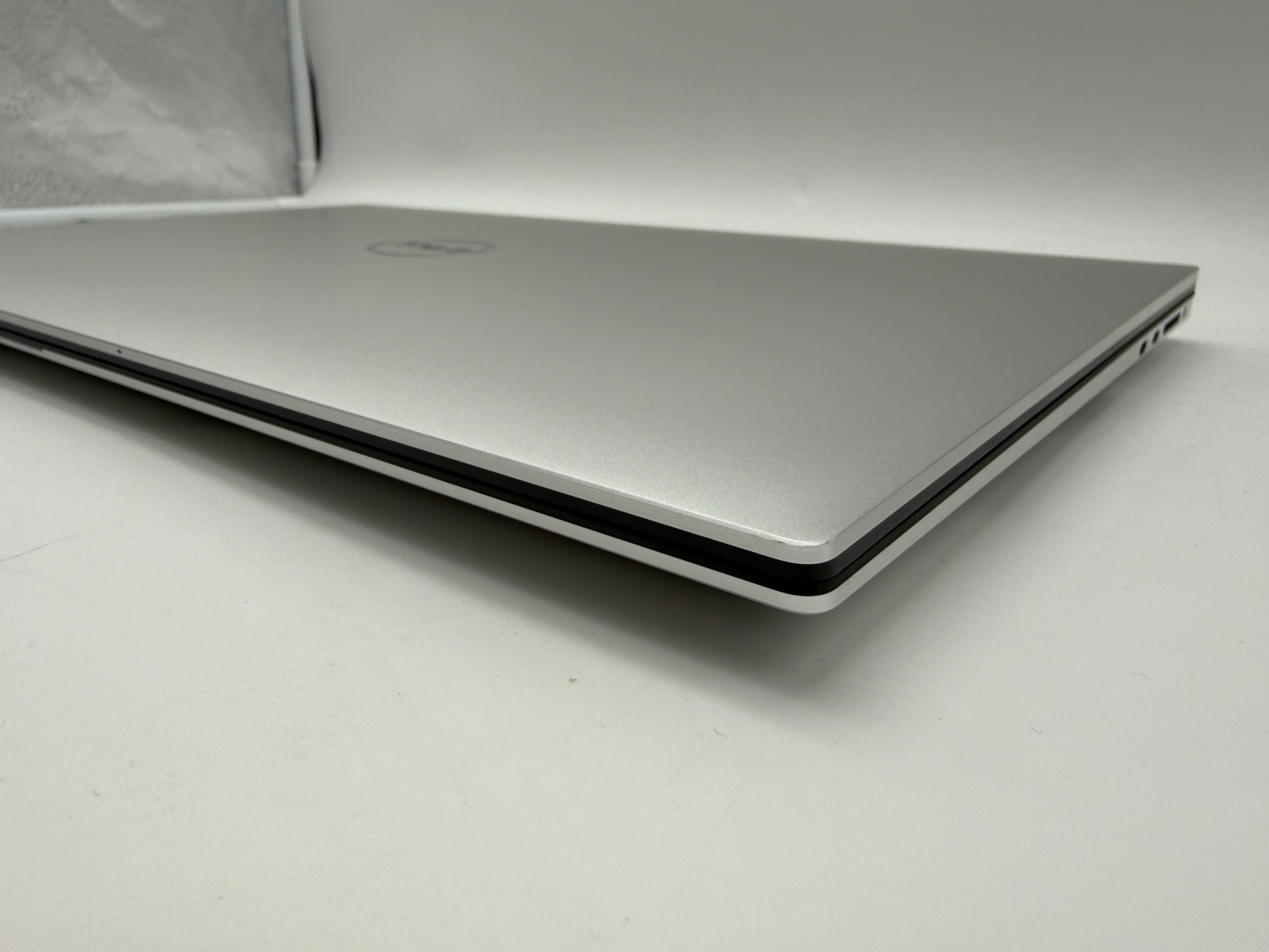 Dell XPS 17 9700 8GB i5-10300H 2,5GHz 512GB Laptop #PSW135