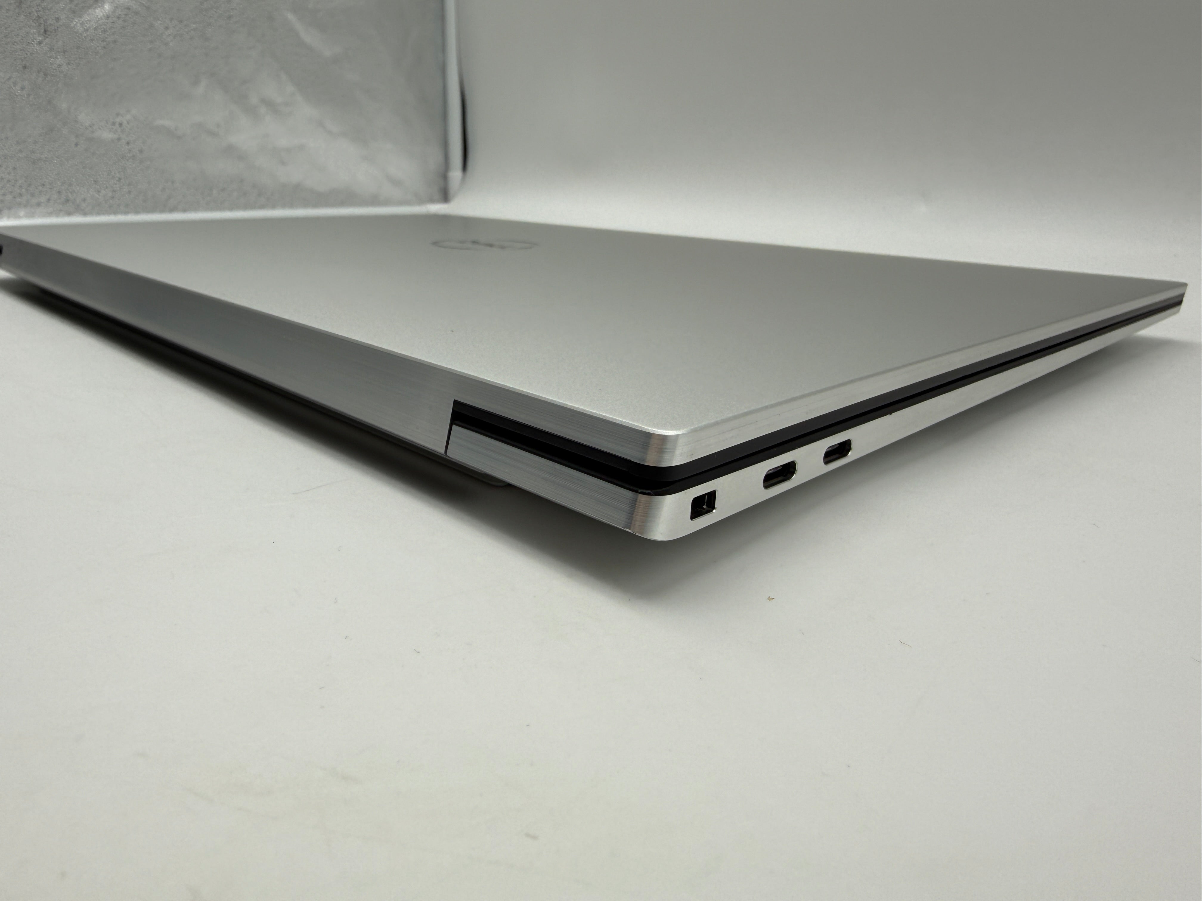 Dell XPS 17 9700 8GB i5-10300H 2,5GHz 512GB Laptop #PSW135