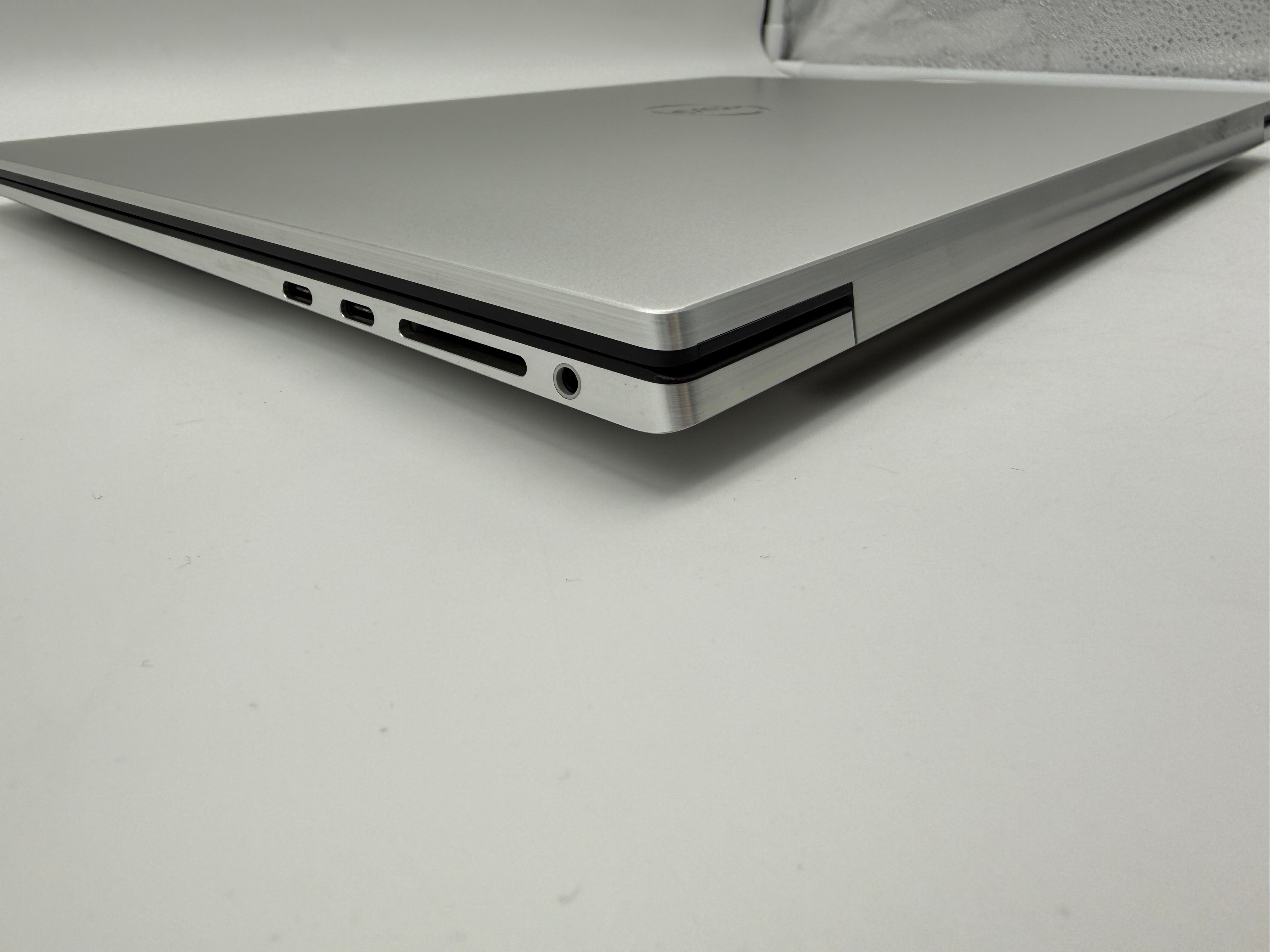 Dell XPS 17 9700 8GB i5-10300H 2,5GHz 512GB Laptop #PSW135