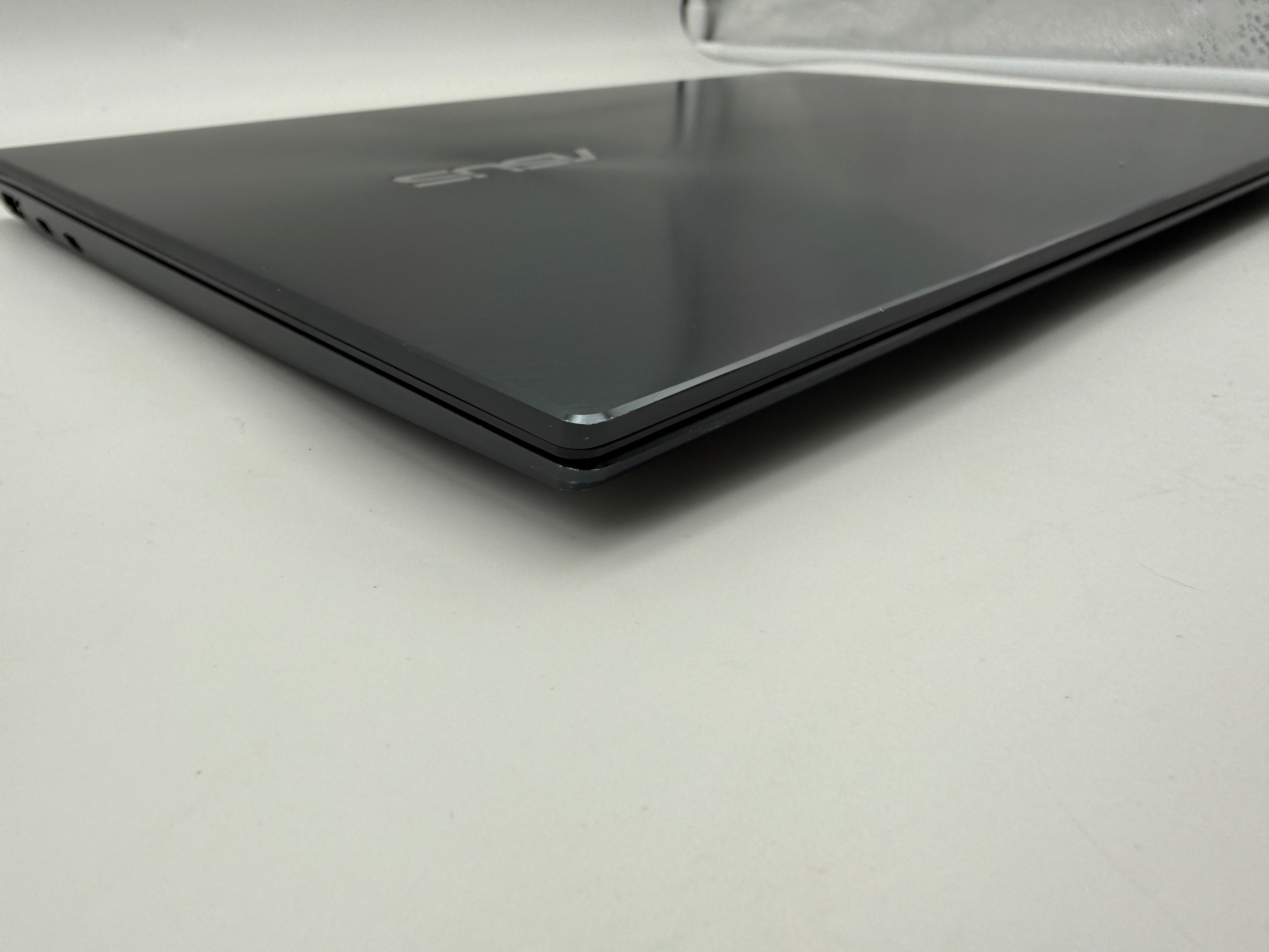 Asus ZenBook UM425U 14" Ryzen 7 1,80Ghz 16GB 1TB SSD MwSt. #PSW139