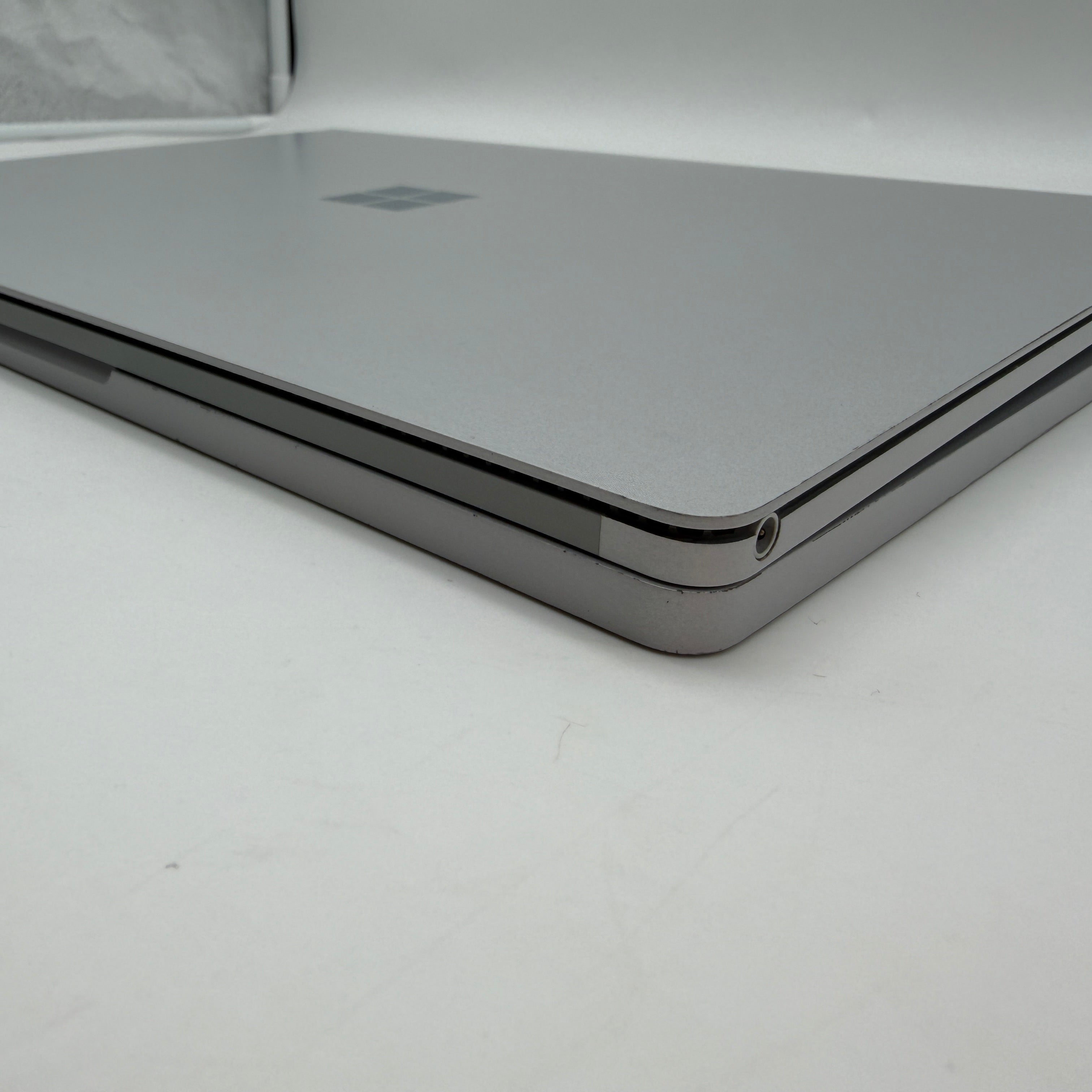 Microsoft Surface Book 2 13.5" i7-86500 8GB 256GB SSD GTX 1050 #PSW149