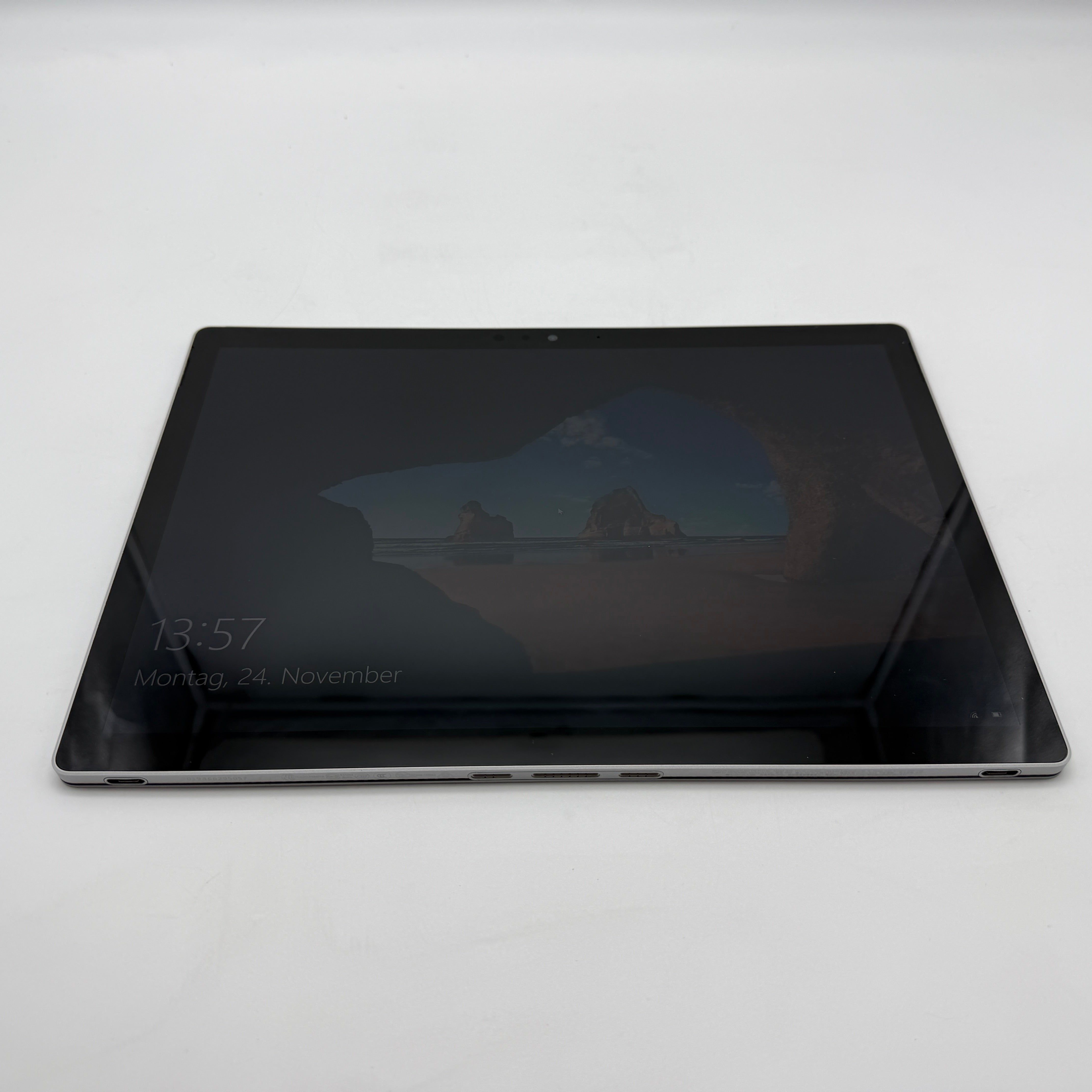 Microsoft Surface Book 2 13.5" i7-86500 8GB 256GB SSD GTX 1050 #PSW149