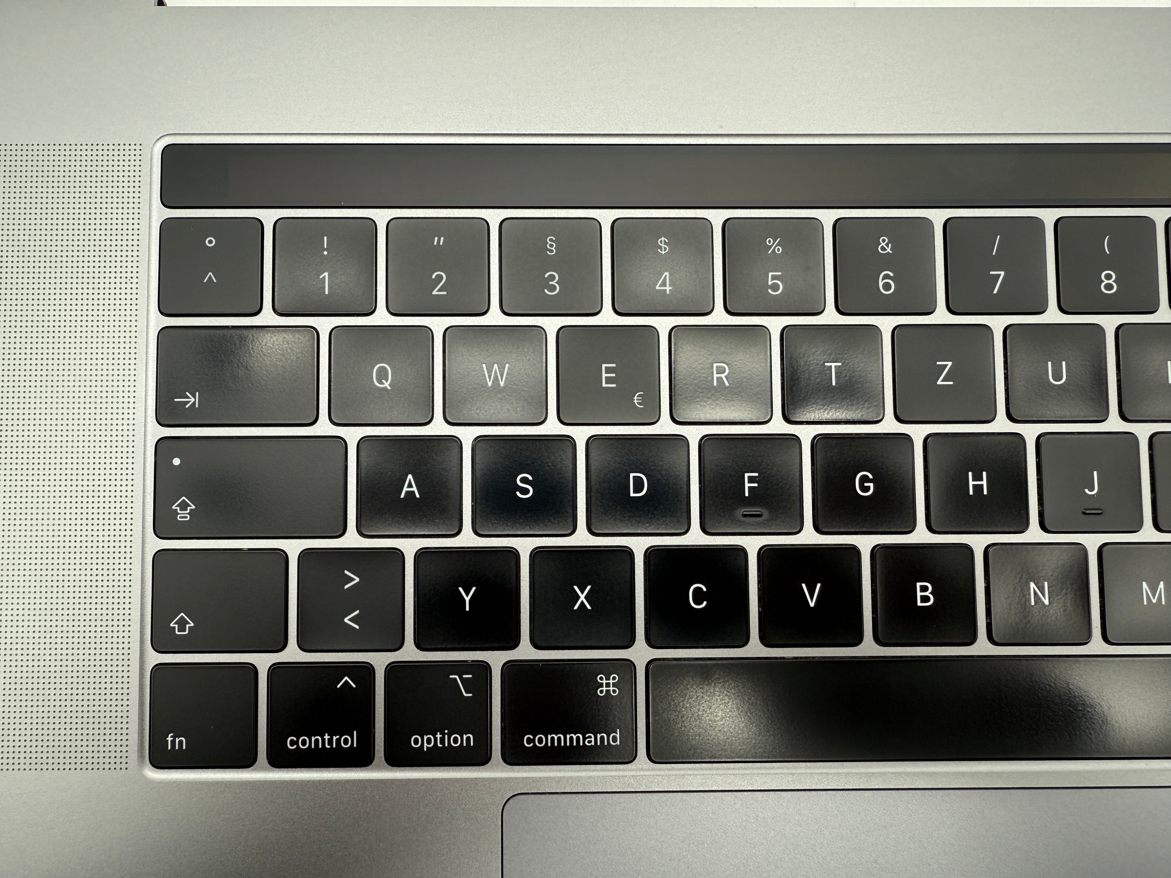 Macbook Pro 15" 2018 2019 A1990 QWERTZ Topcase Trackpad Tastatur Grau #T720