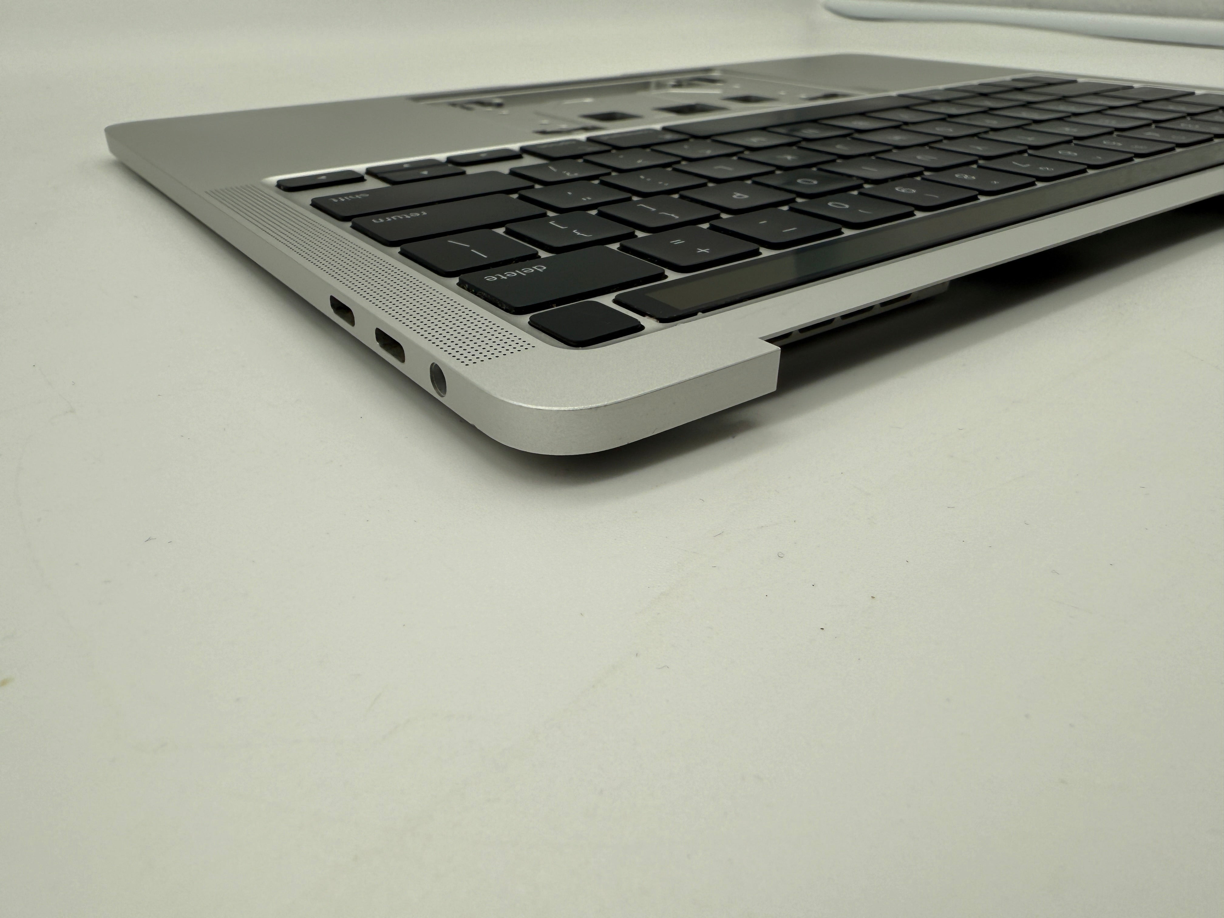 Macbook Pro 13" A2251 2020 Topcase QWERTY Akku Tastatur Silber #T756