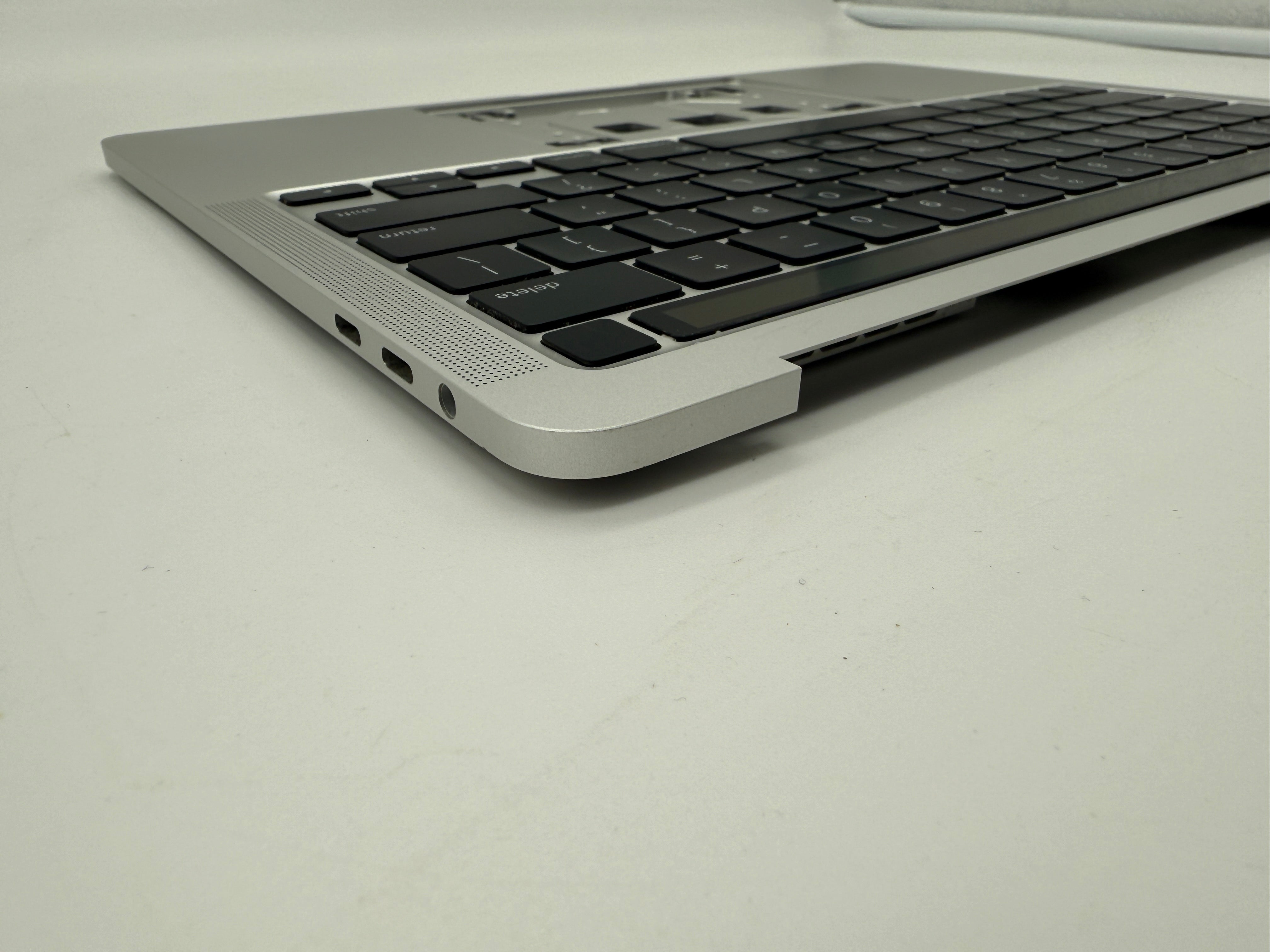 Macbook Pro 13" A2251 2020 Topcase QWERTY Akku Tastatur Silber #T756