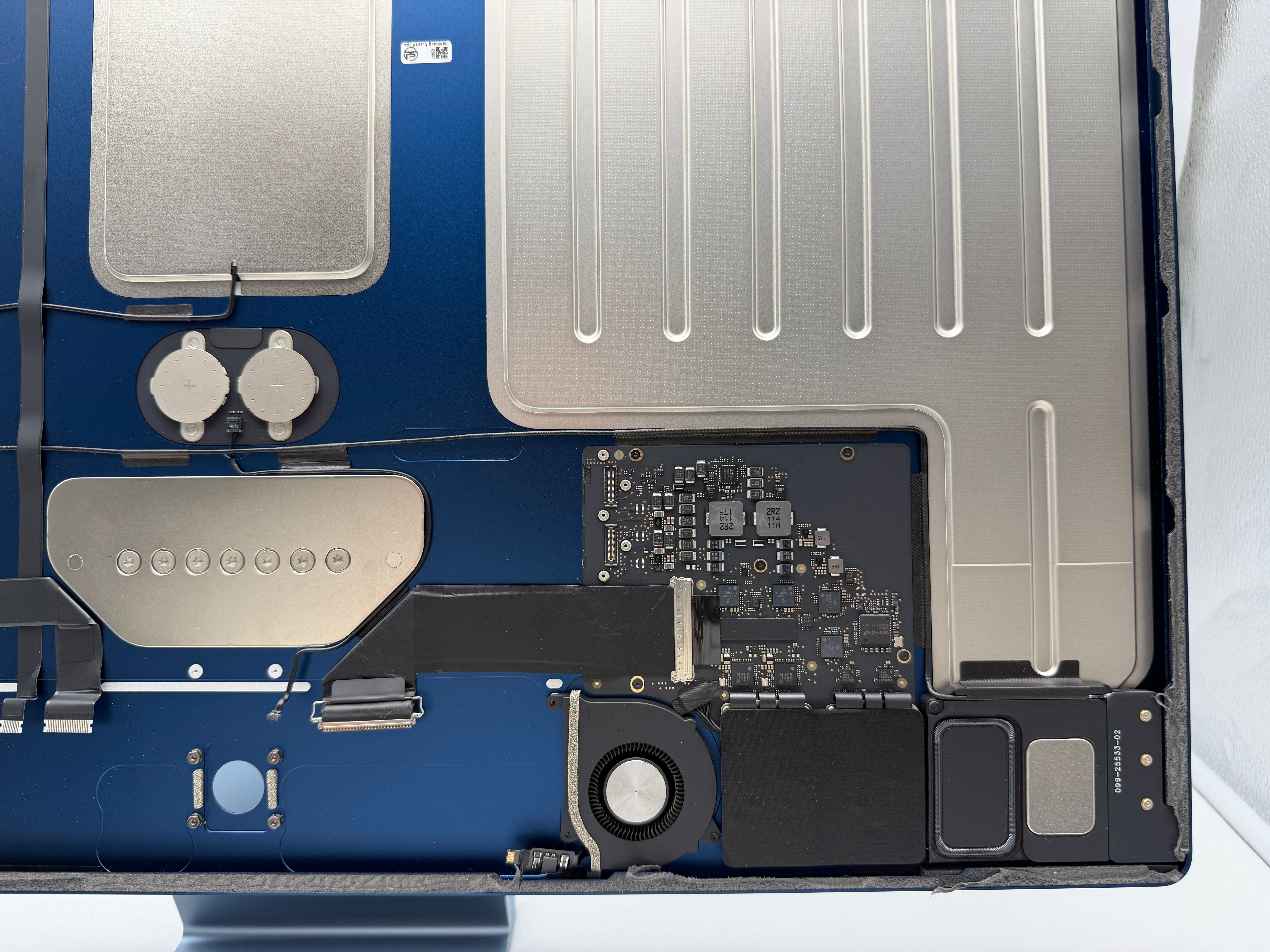 Apple iMac 24" 2021 A2438 Blau Gehäuse Standfuß Lautsprecher Lüfter #PSG2