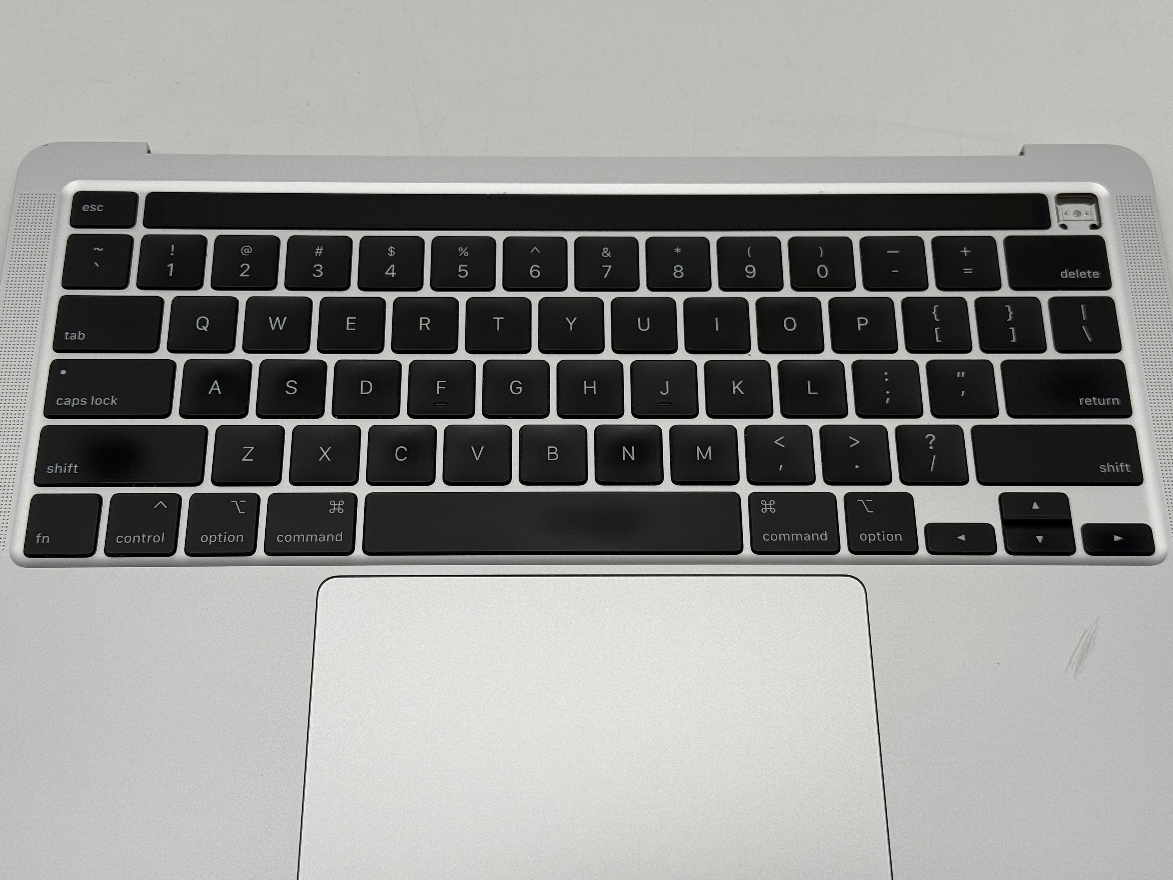 Macbook Pro 13" A2251 2020 Topcase QWERTY Akku Tastatur Silber #T757