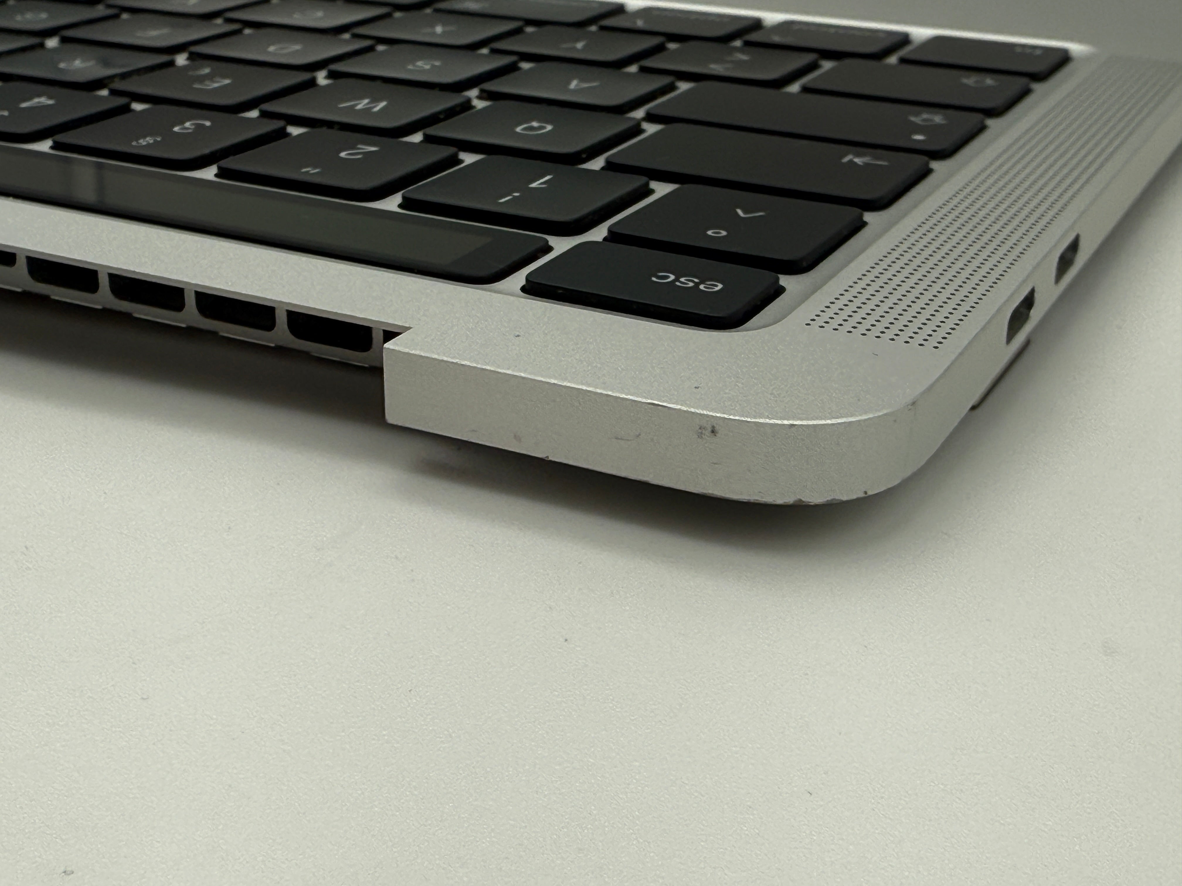 Macbook Pro 13" A2251 2020 Topcase QWERTZ Akku Tastatur Silber #T761