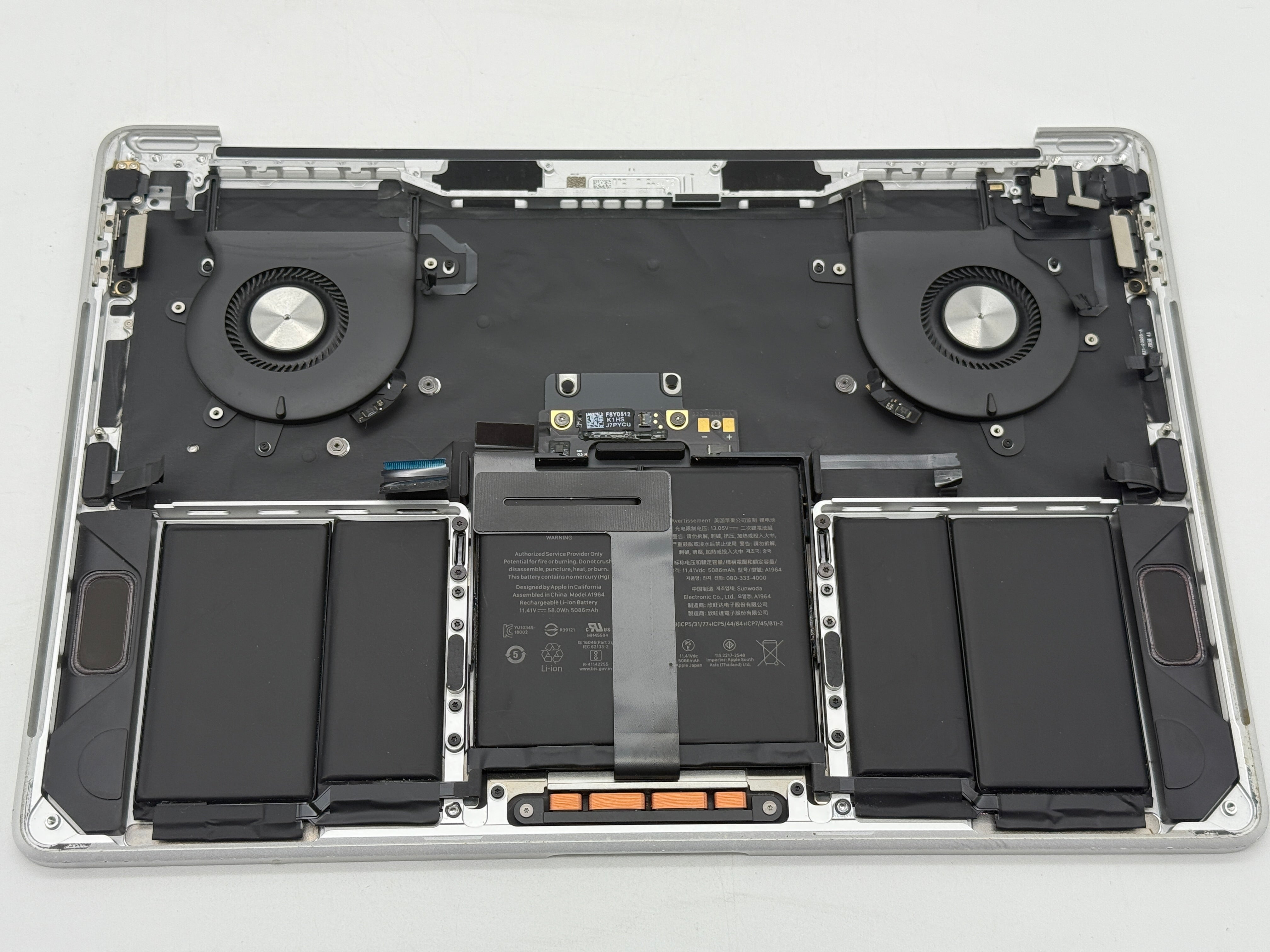 Macbook Pro 13" A2251 2020 Topcase QWERTZ Akku Tastatur Silber #T763