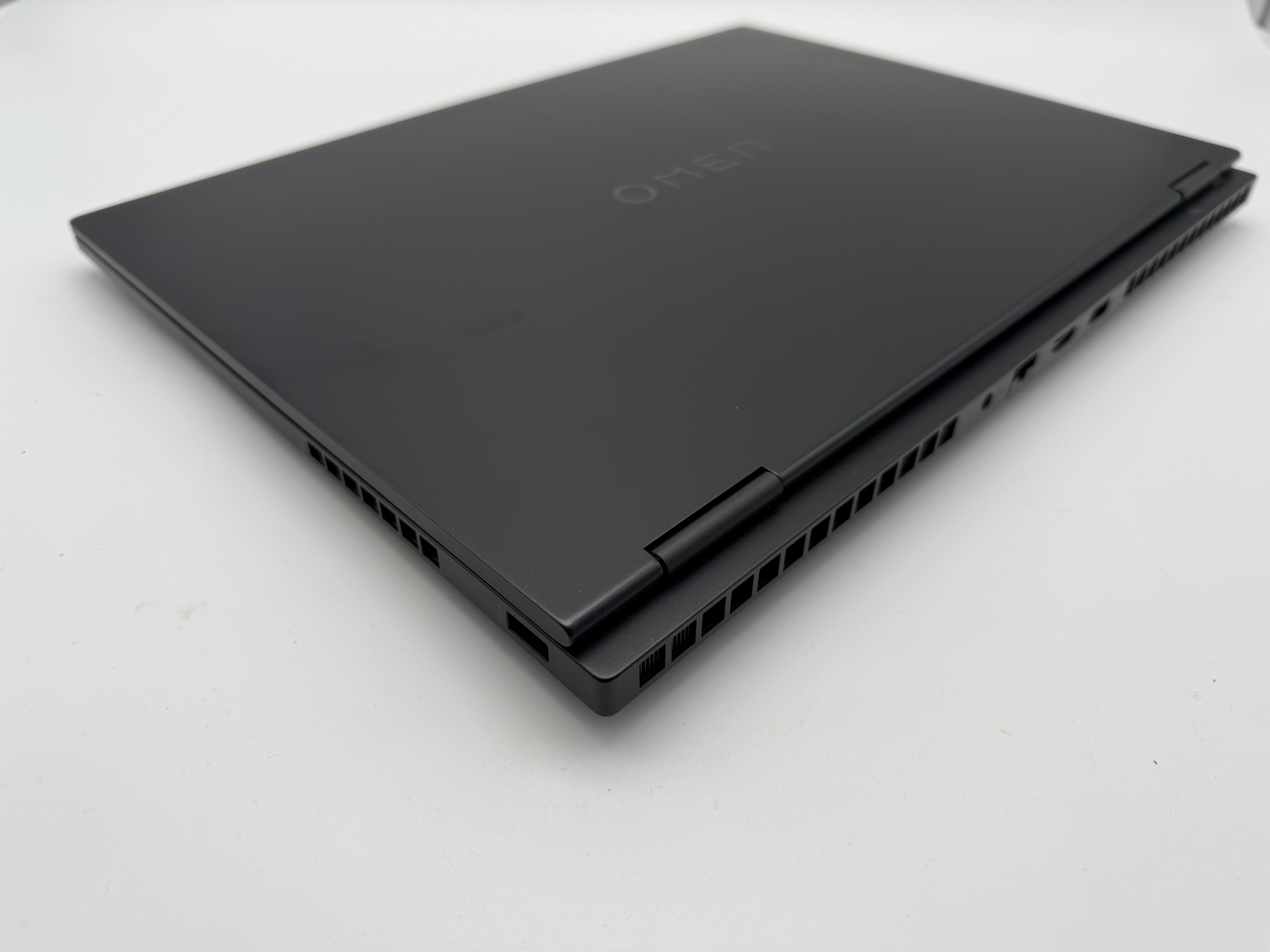 OMEN 16-u0095ng Transcend 16 i9-13900HX 32GB 1TB RTX4070 240Hz