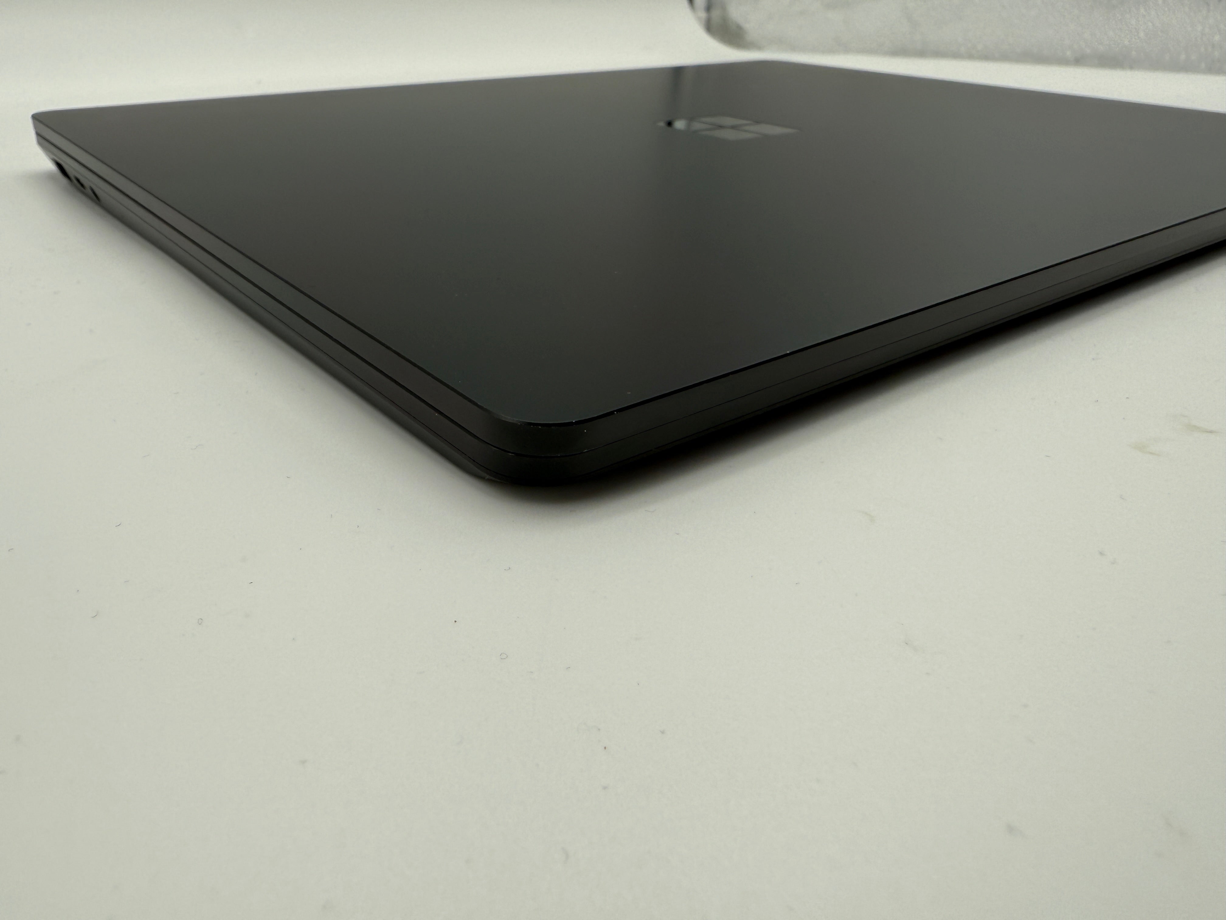 Microsoft Surface Laptop 5 13,5" i7-1255U 2,6GHz 16GB 512GB MwSt. Schwarz