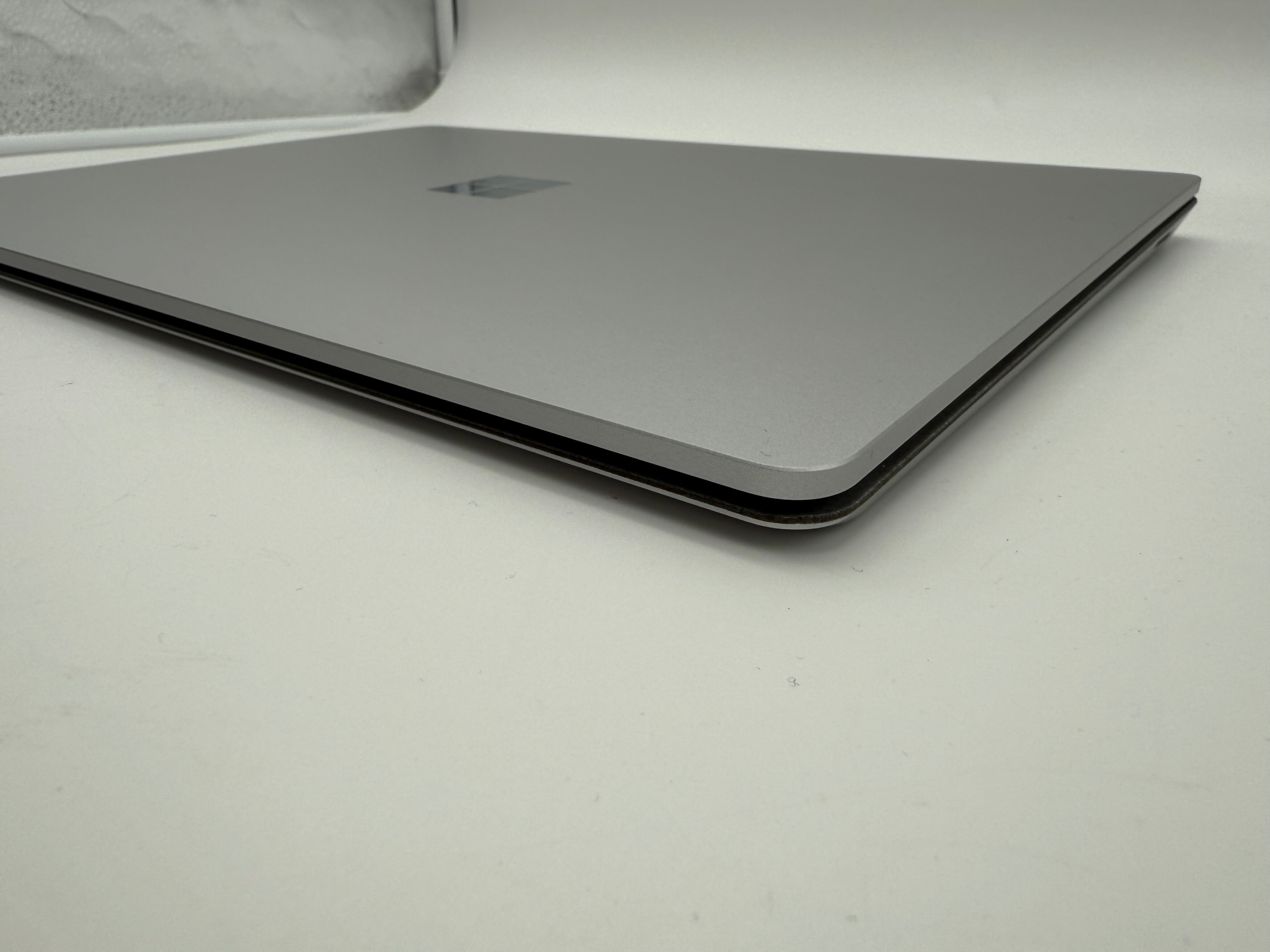 Microsoft Surface Laptop 5 13,5" i5-1235U 8GB 256gb MwSt. Platin