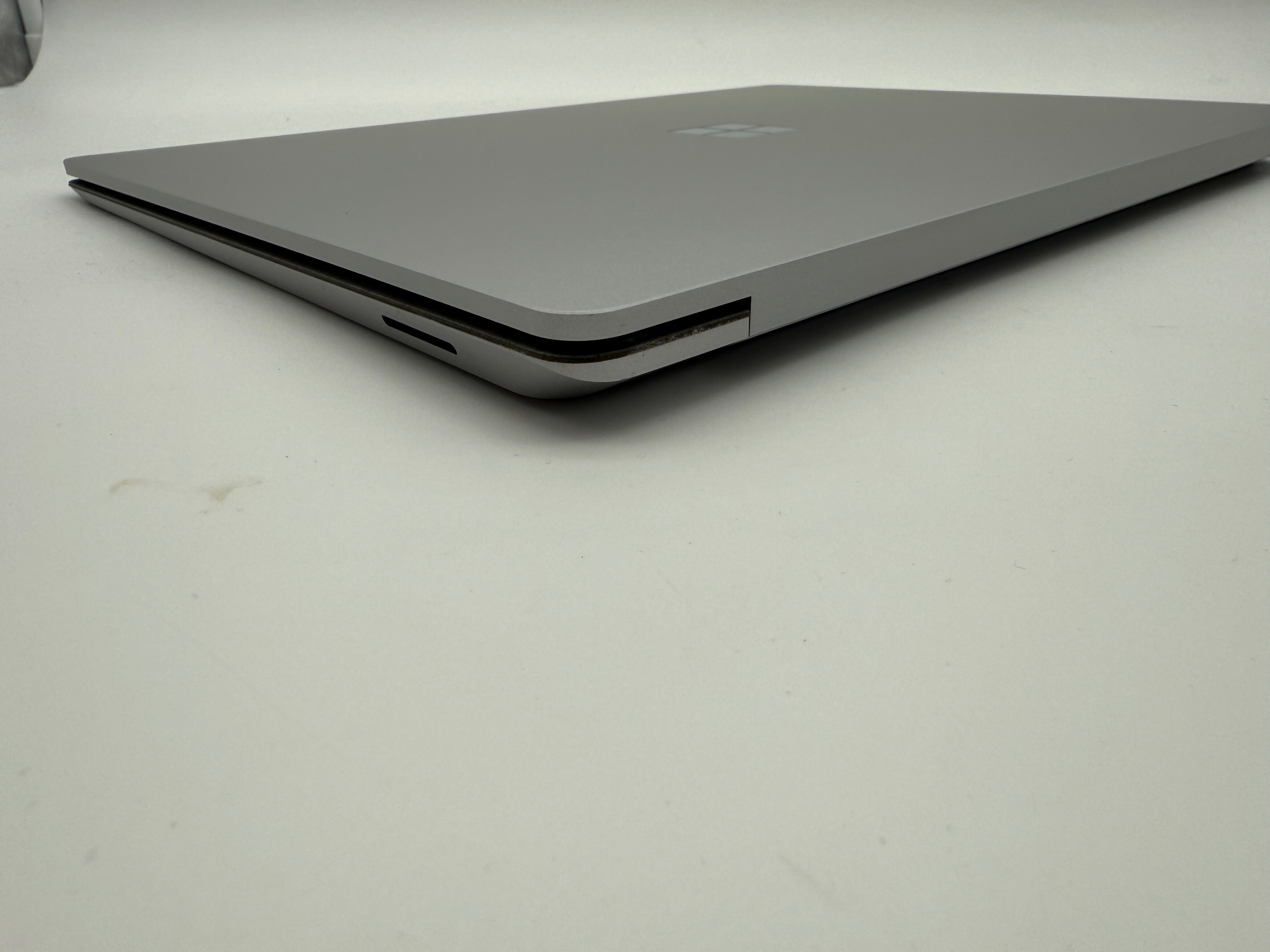 Microsoft Surface Laptop 5 13,5" i5-1235U 8GB 256gb MwSt. Platin