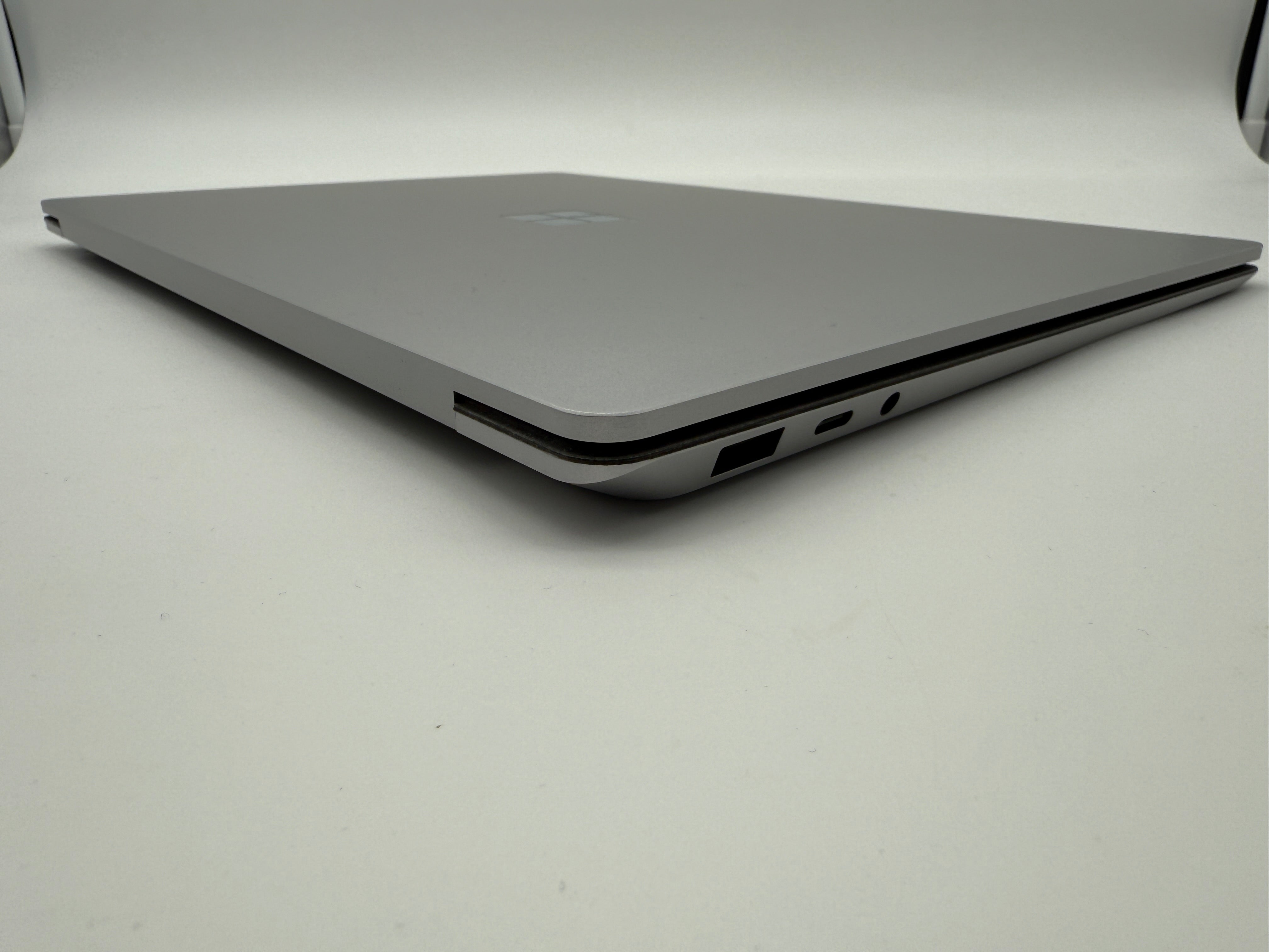 Microsoft Surface Laptop 5 13,5" i5-1235U 8GB 256gb MwSt. Platin