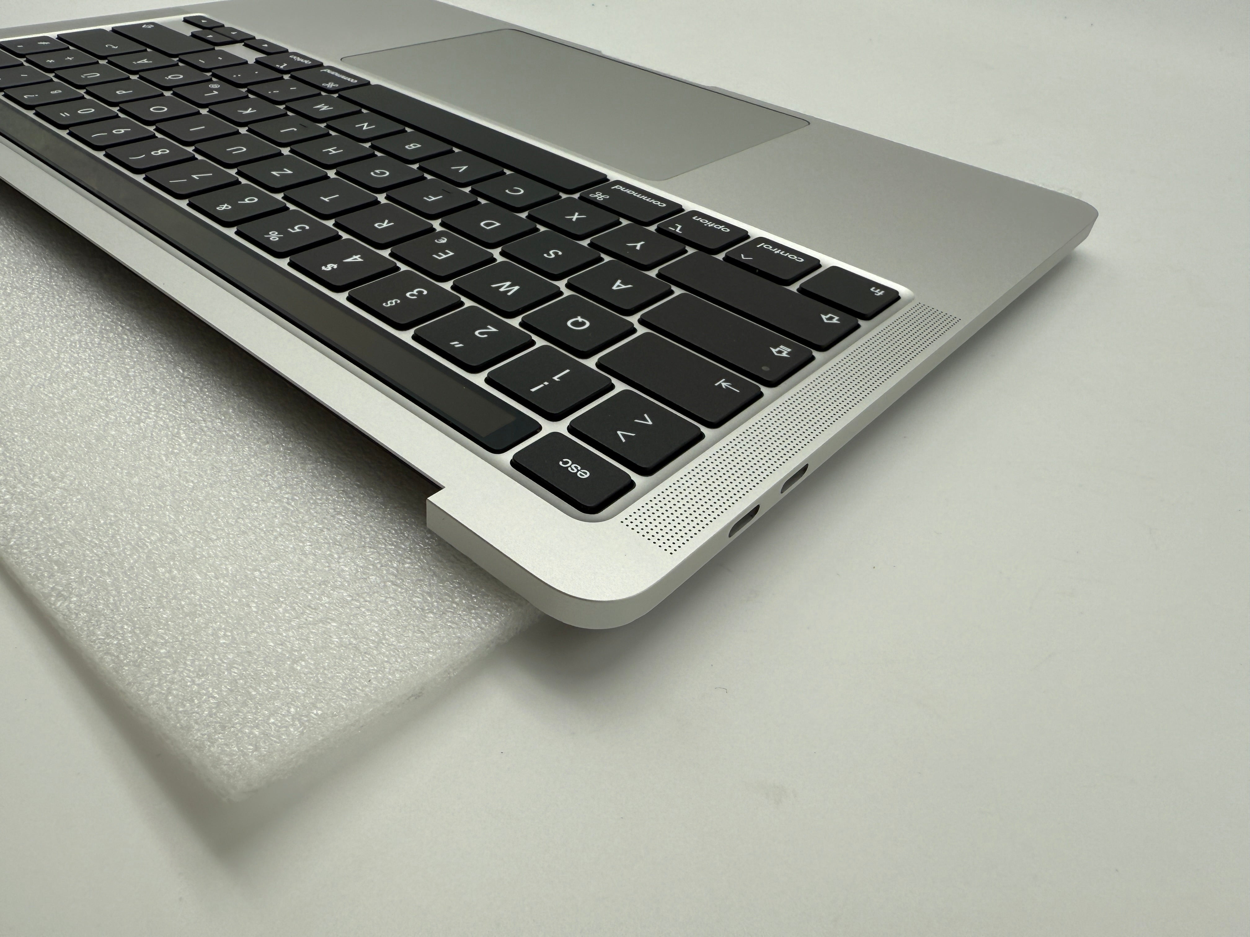 Macbook Pro 13" A2251 2020 Topcase QWERTZ Akku Tastatur Silber #T858