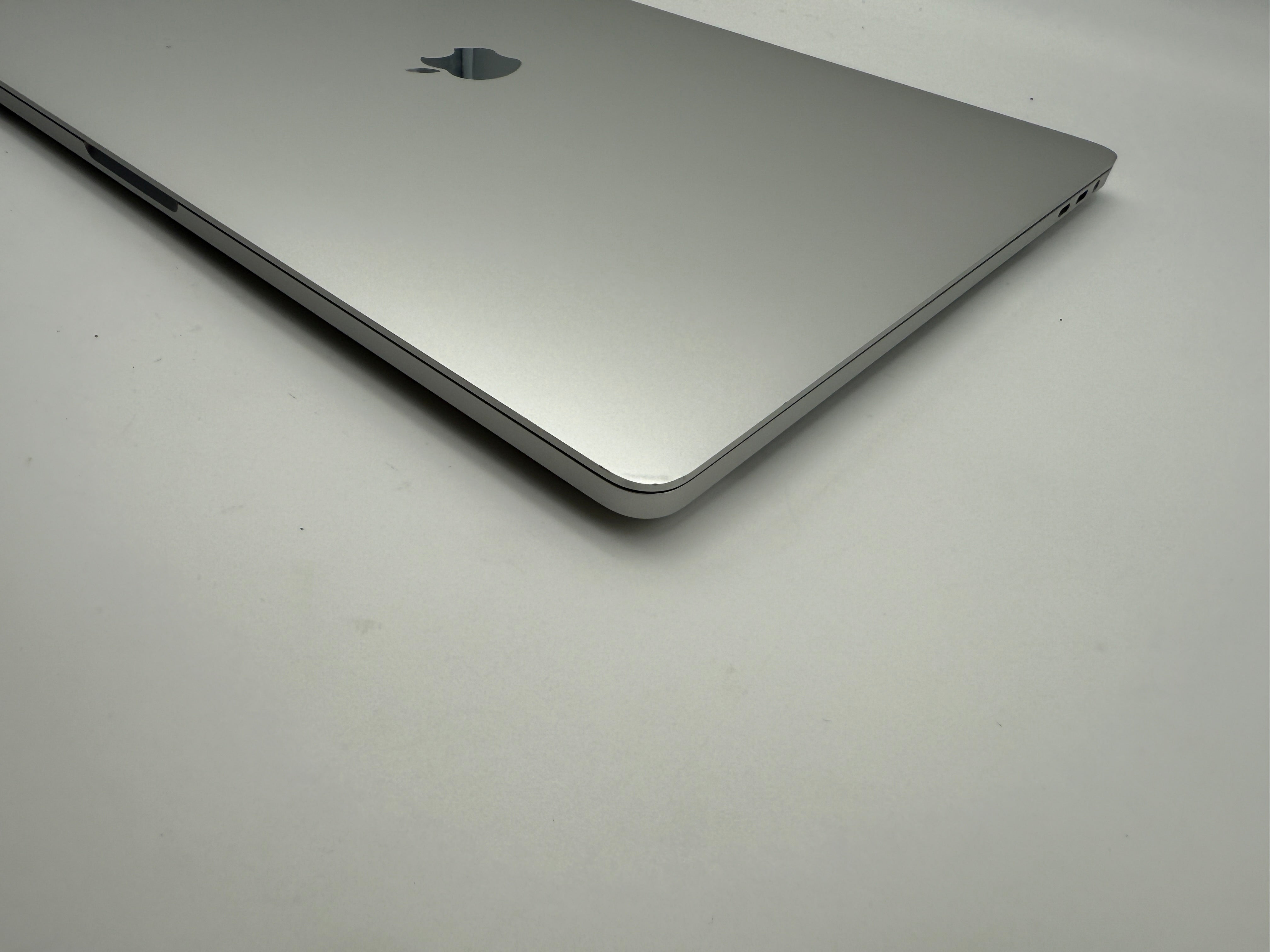 Macbook Pro 16" A2141 2019 2,3GHz i9 16GB 1TB 5500M Silber #PS240