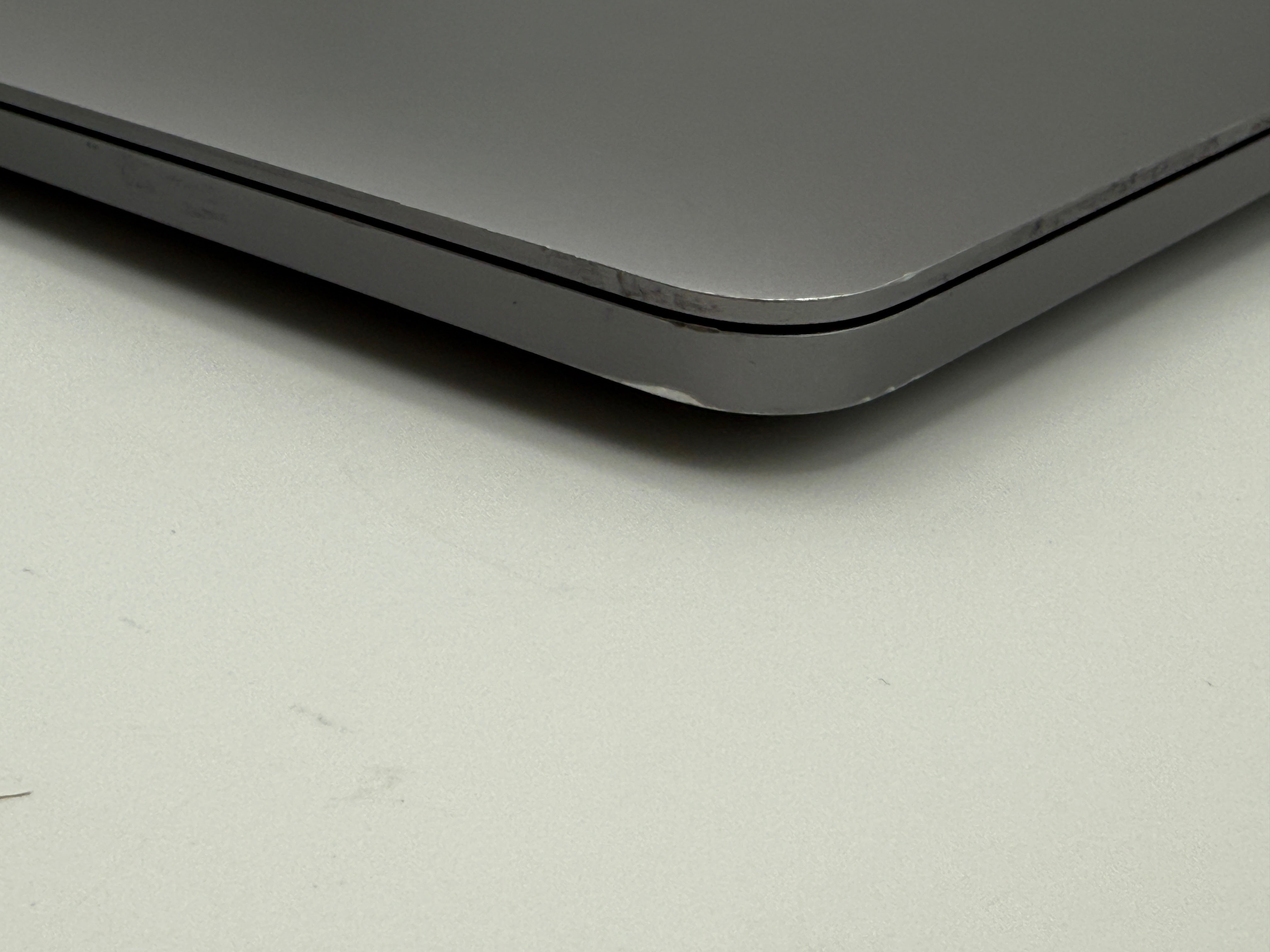 Macbook Pro 13" A2289 2020 1,7GHz i7 16GB 256GB Spacegrau #PS242 MwSt