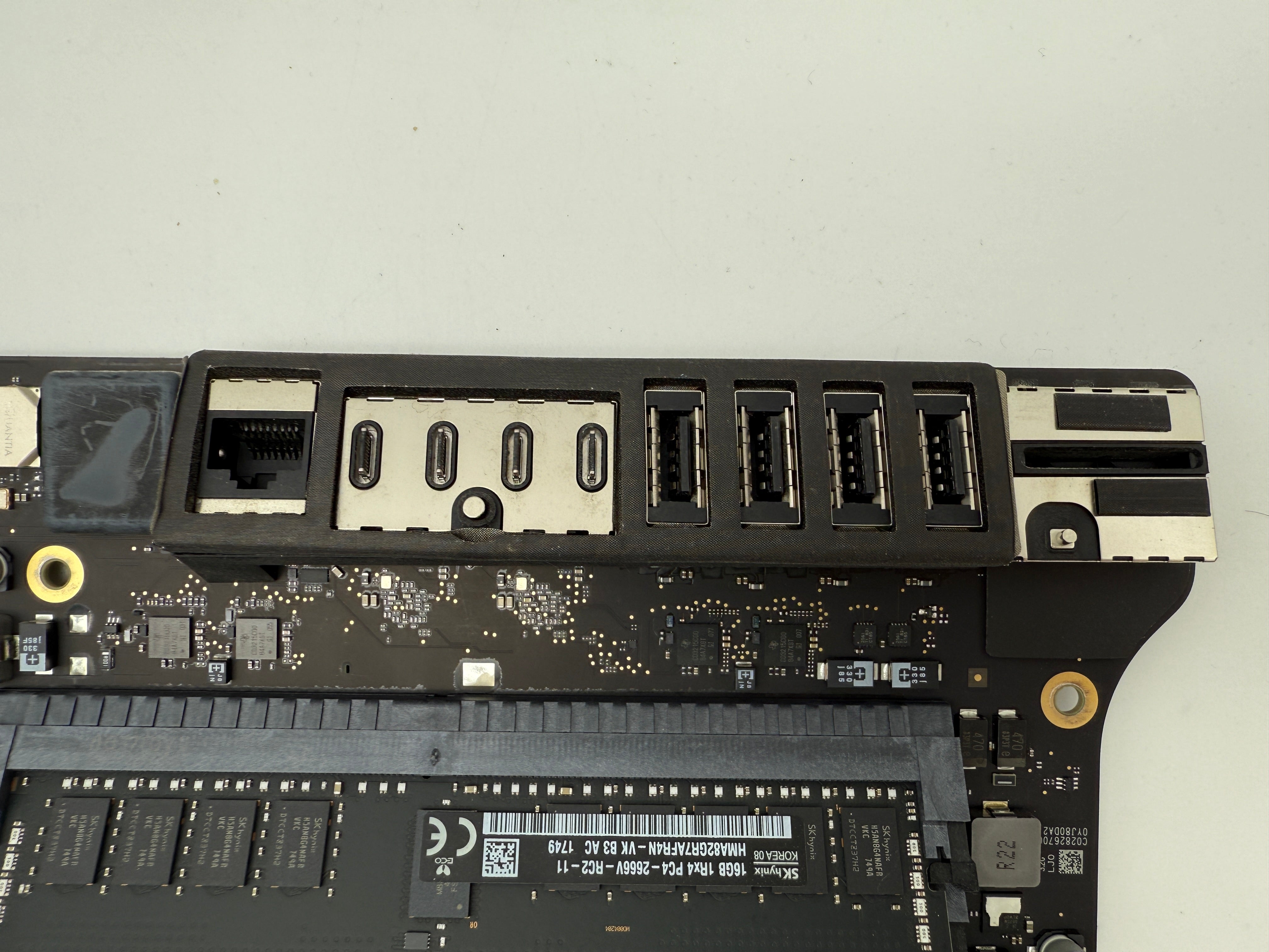 iMac Pro A1682 5K 2017 27“ 3,2GHz 64GB Vega 64 Mainboard Logicboard 820-00967