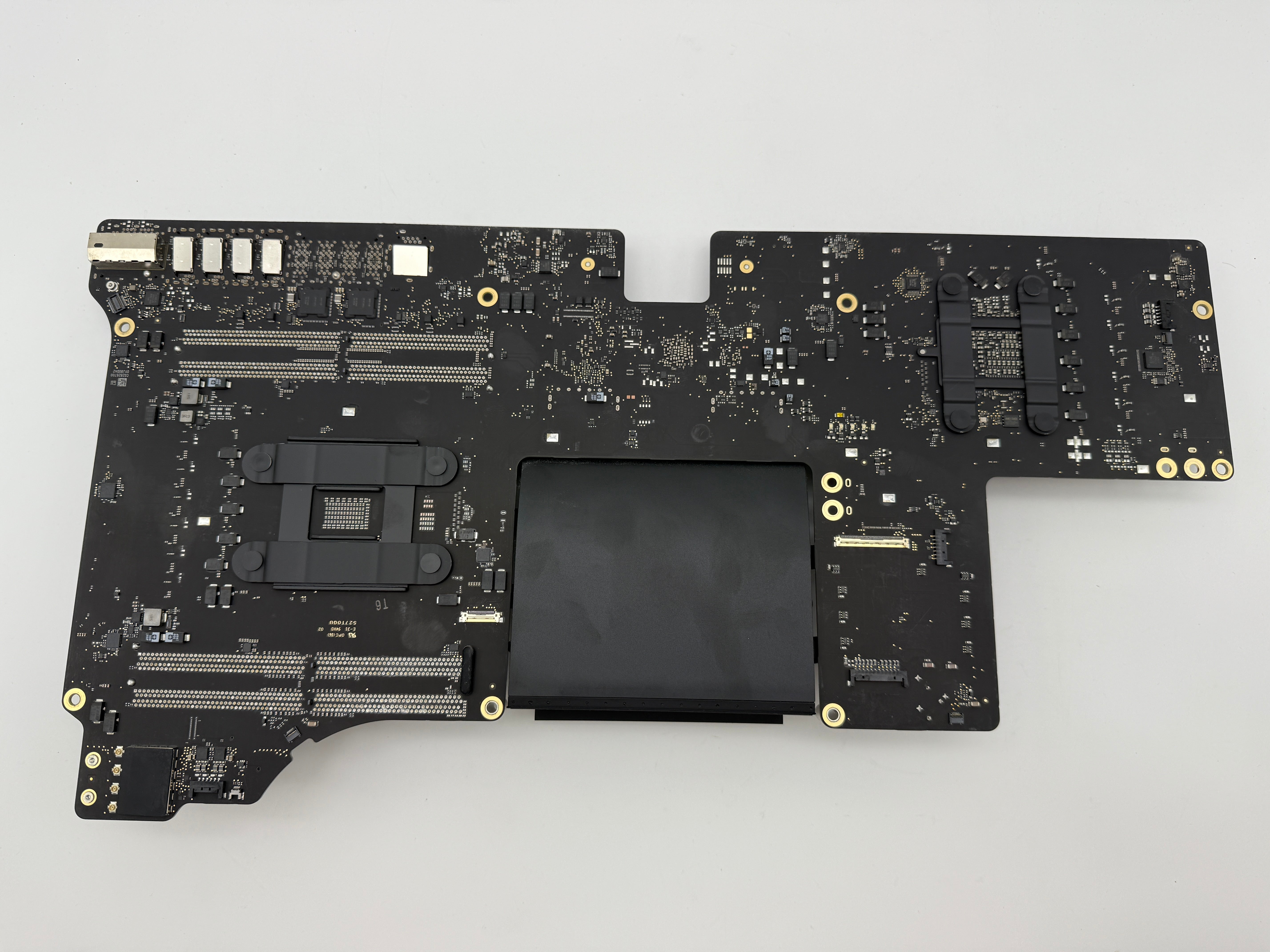 iMac Pro A1682 5K 2017 27“ 3,2GHz 64GB Vega 64 Mainboard Logicboard 820-00967