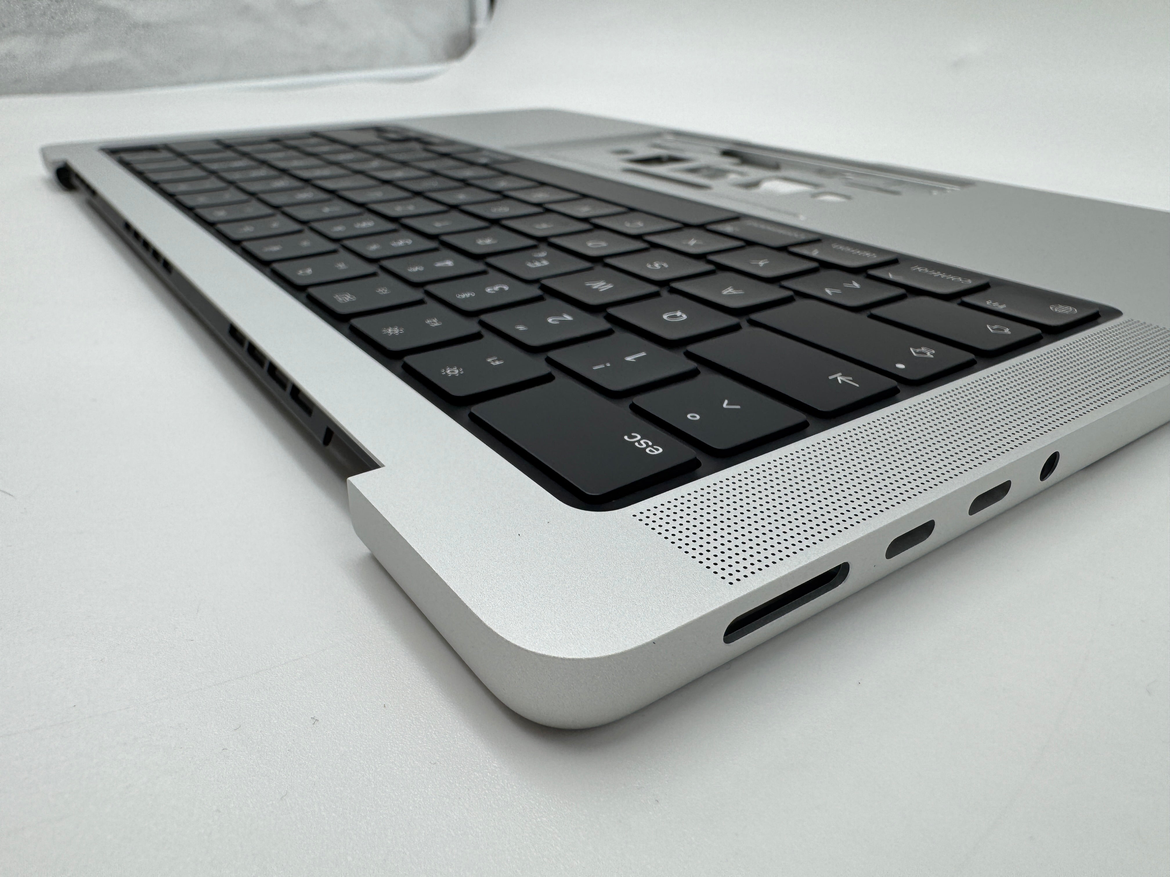 Macbook Pro 14" 2023 A2779 Topcase QWERTZ Tastatur Silber Spacegrau