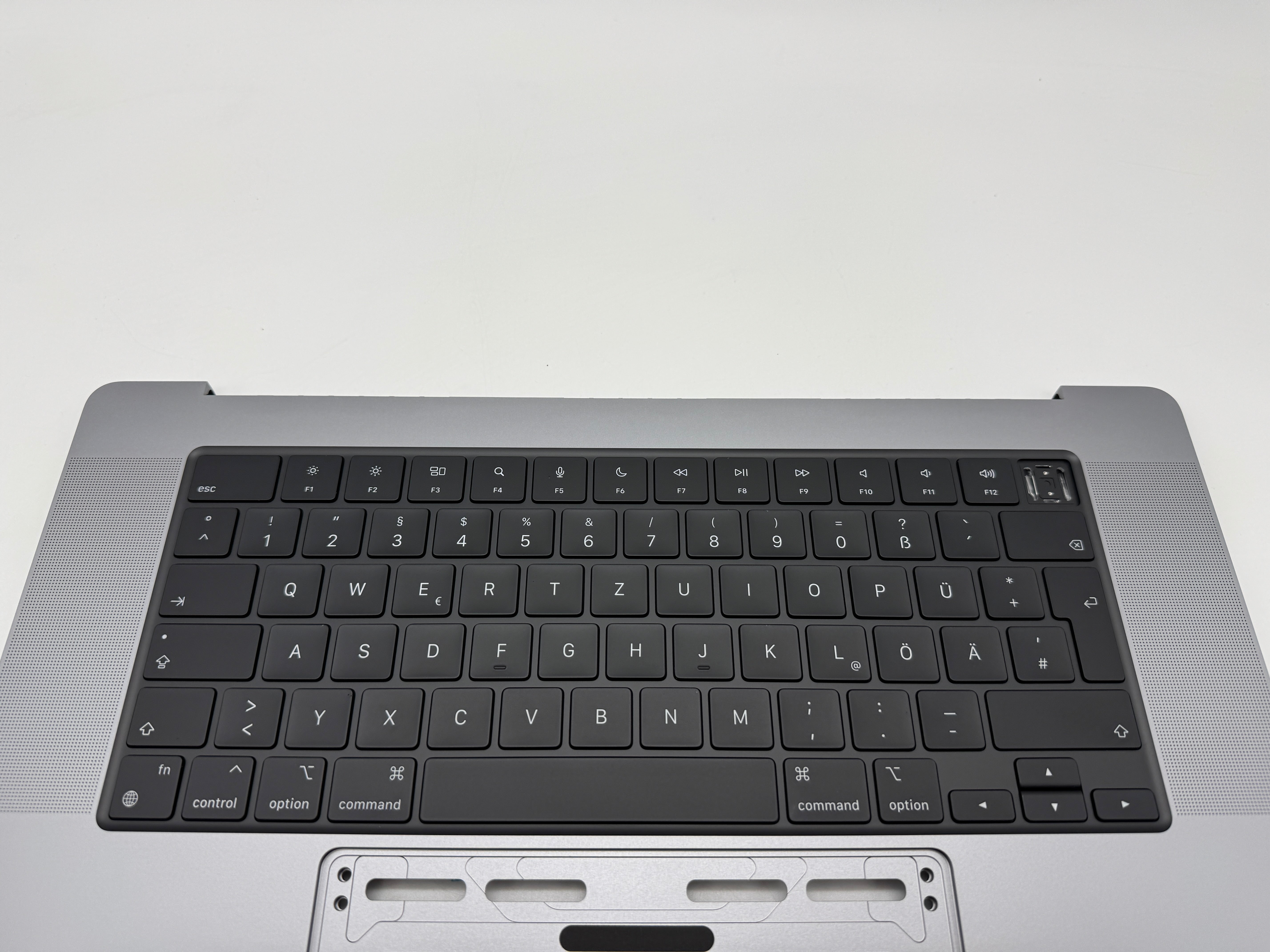 Macbook Pro 16" 2023 A2780 Topcase QWERTZ Tastatur Silber Spacegrau